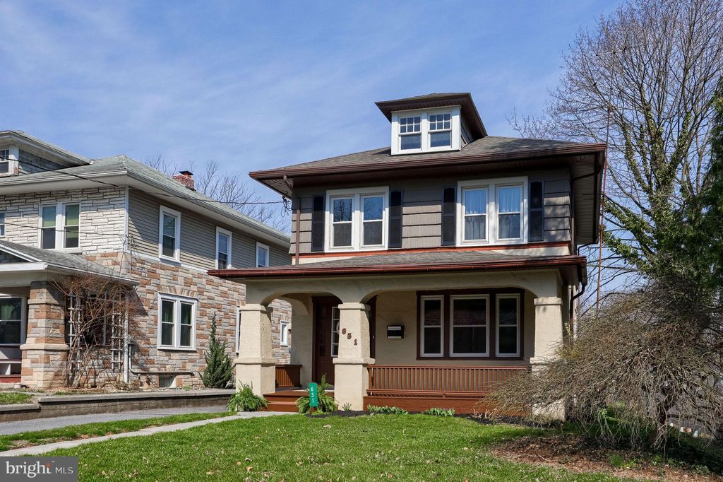 Photo of 631 S Broad Street, LITITZ, PA 17543 (MLS # PALA2085222)