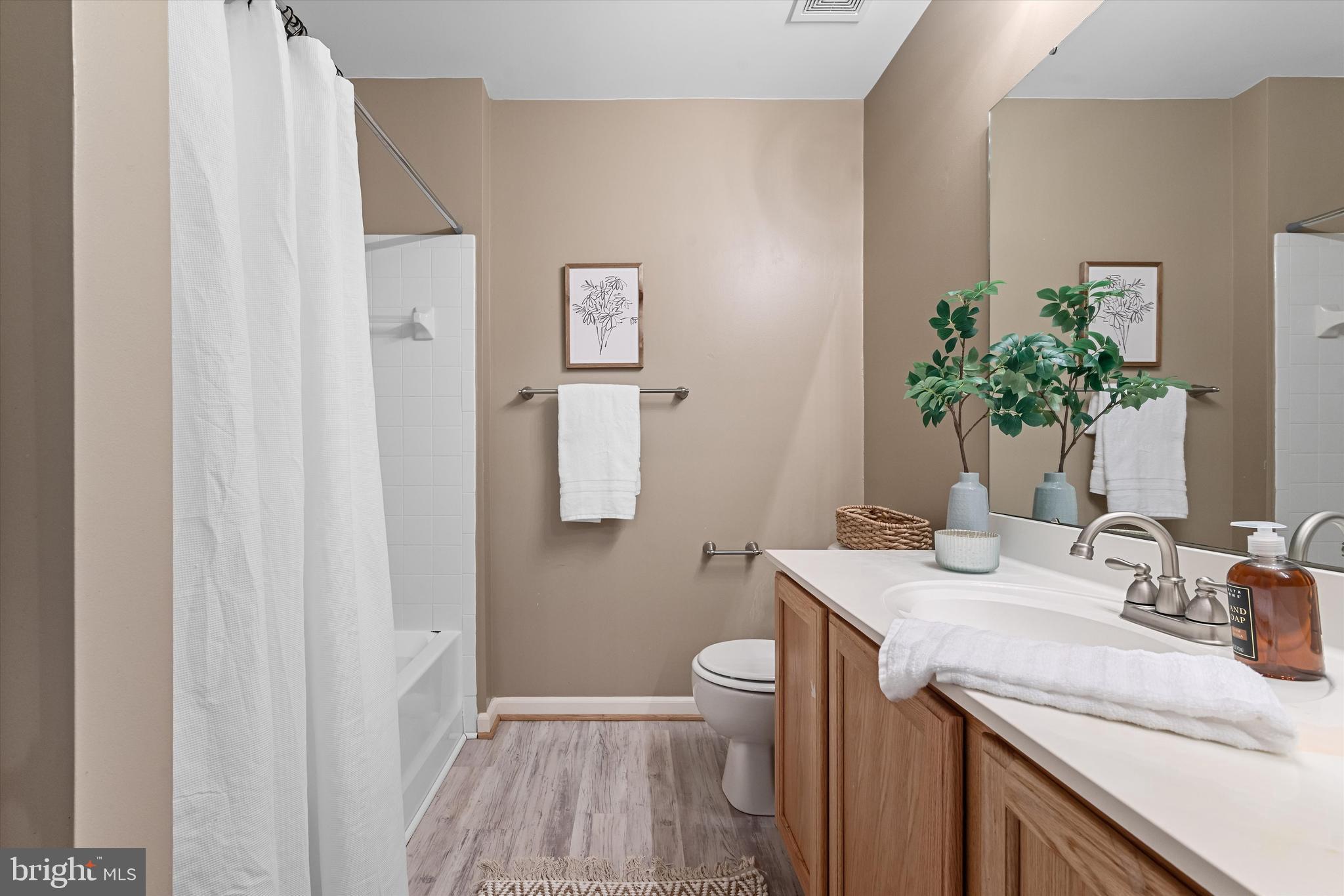 LAKELAND PLACE - Residential