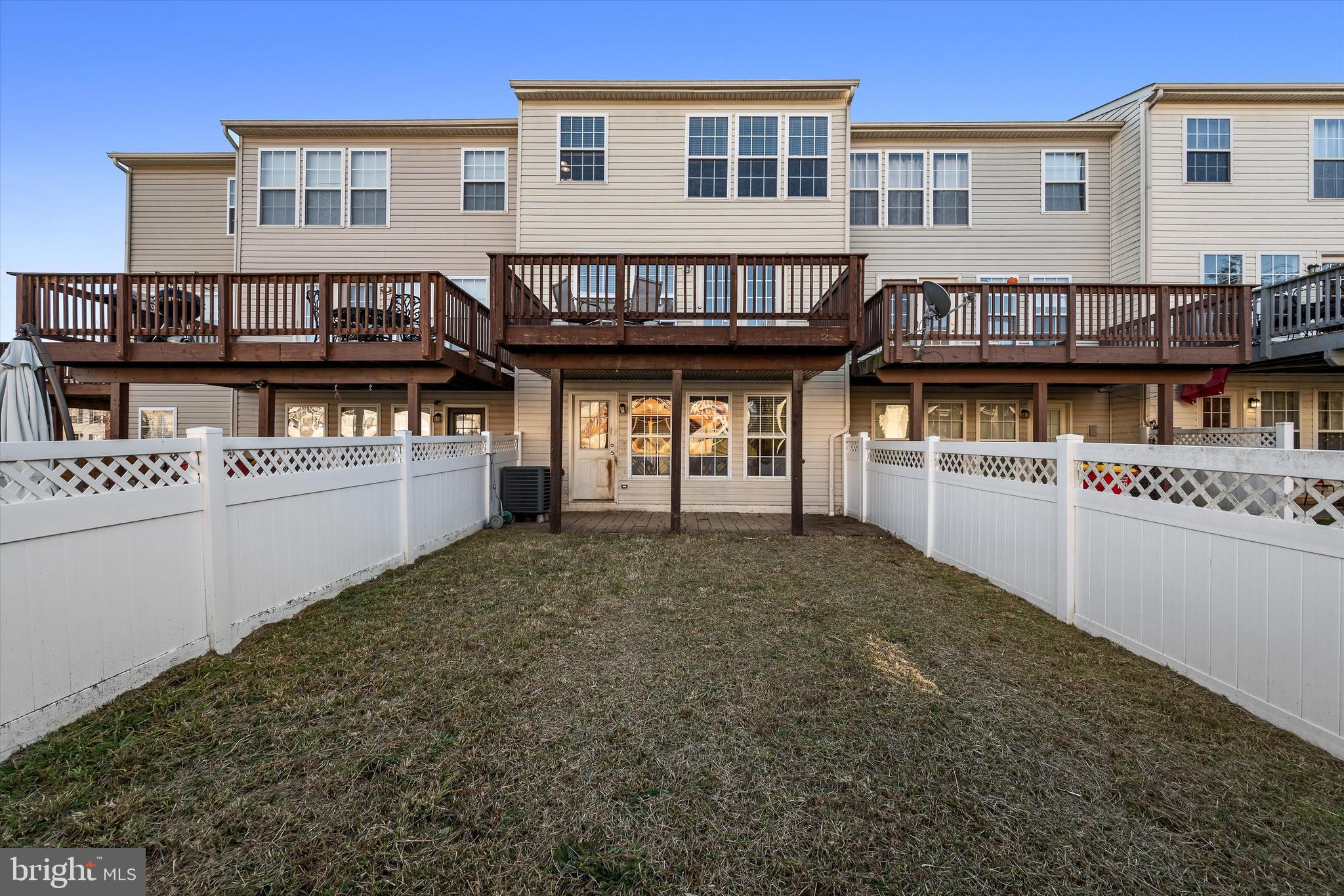 LAKELAND PLACE - Residential