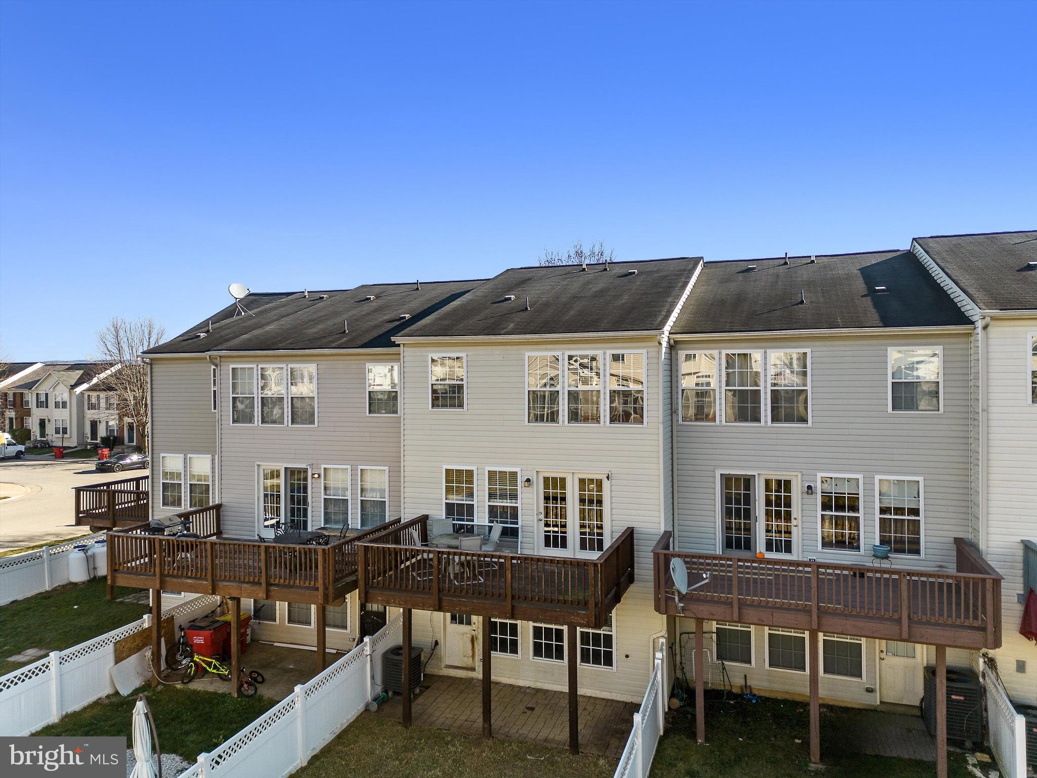 LAKELAND PLACE - Residential