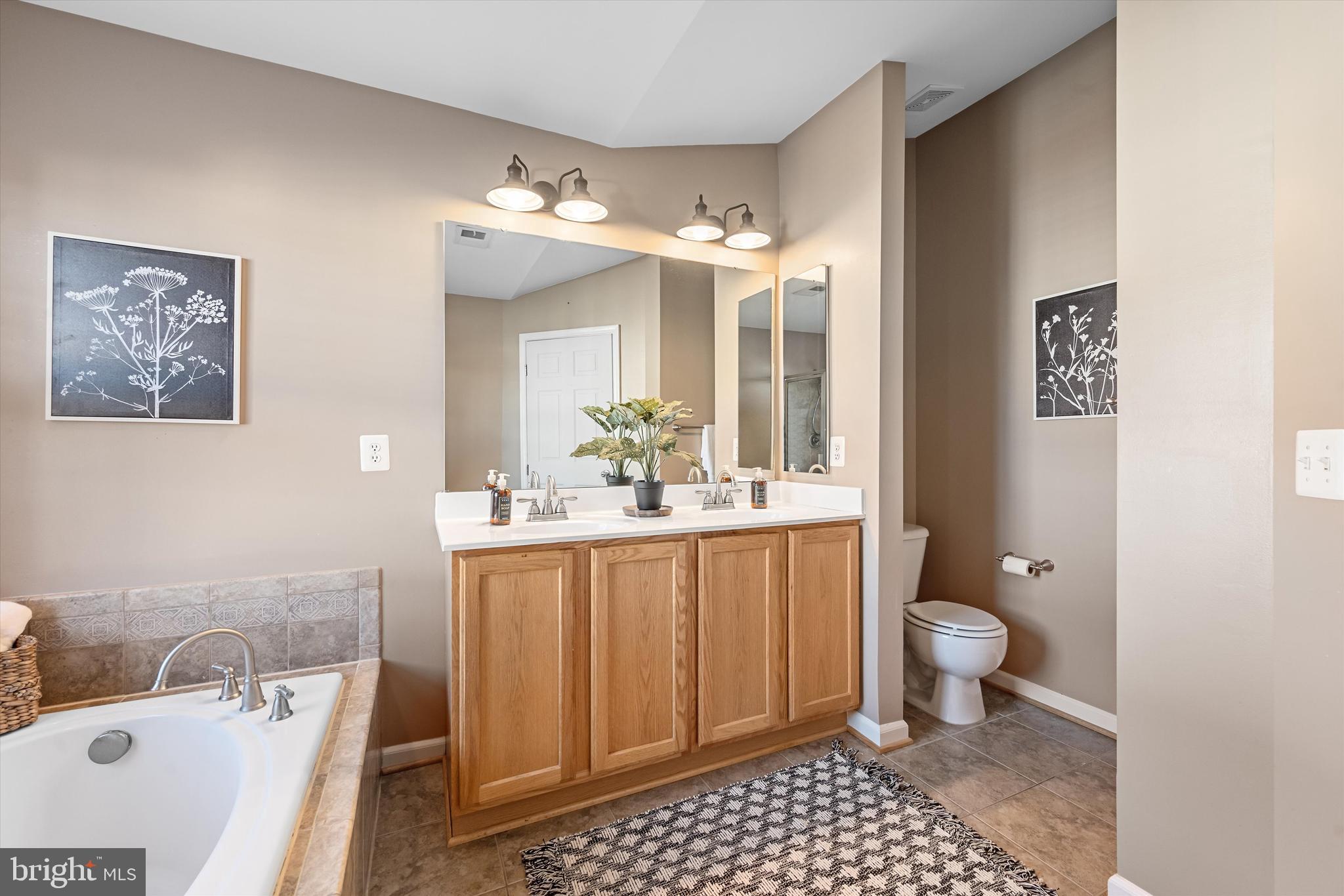 LAKELAND PLACE - Residential