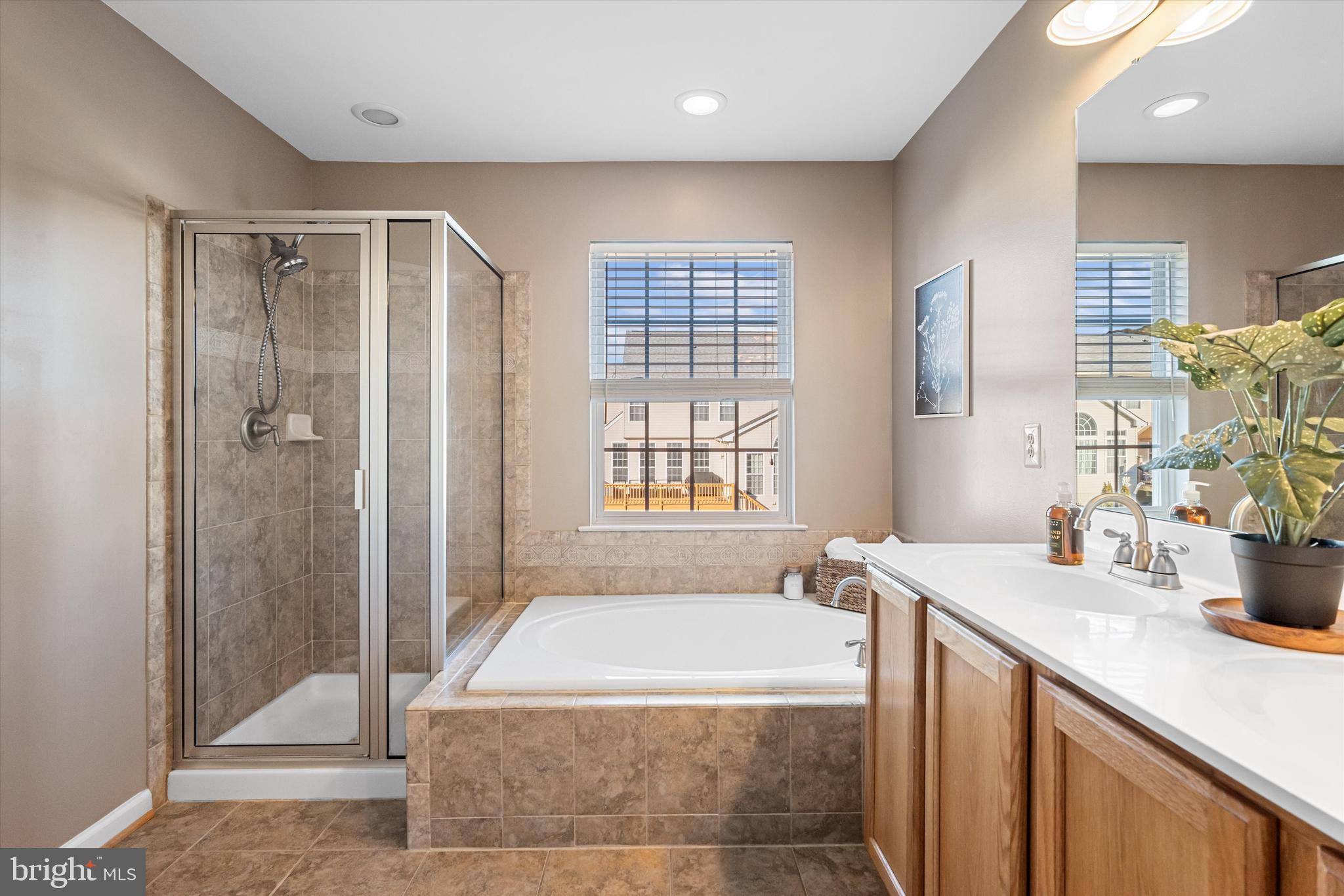 LAKELAND PLACE - Residential