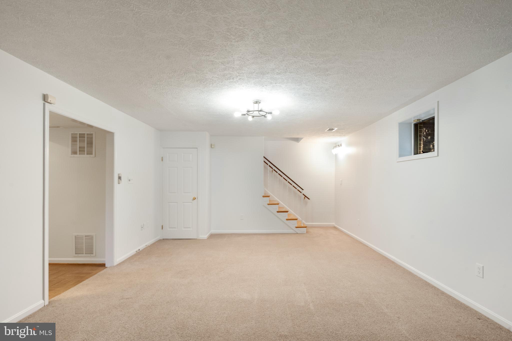 KINGS MANOR - Residential Lease