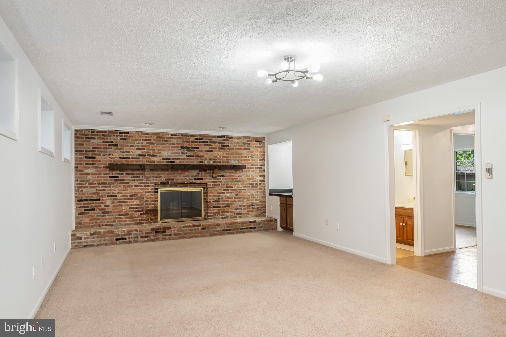 KINGS MANOR - Residential Lease