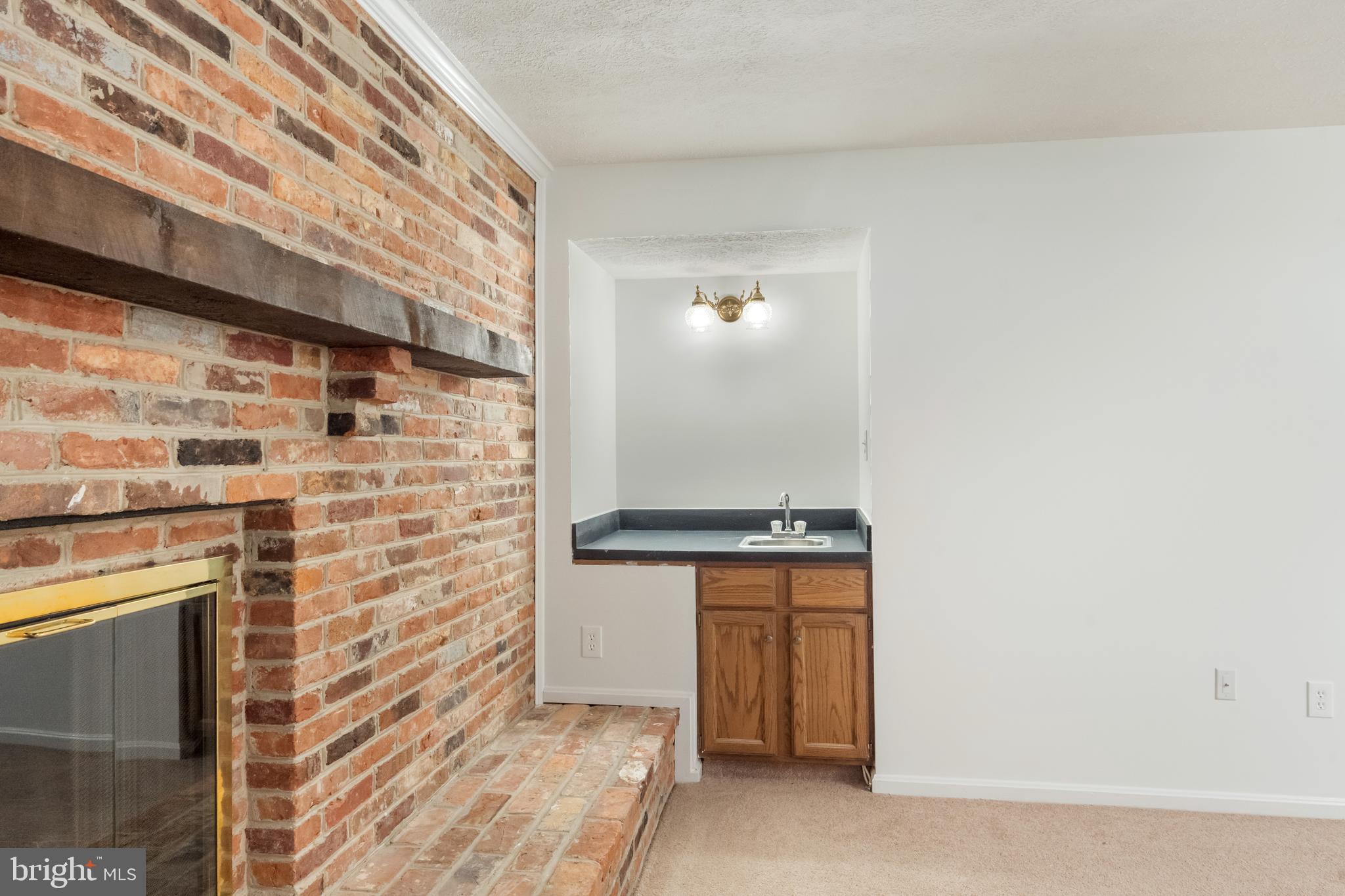 KINGS MANOR - Residential Lease