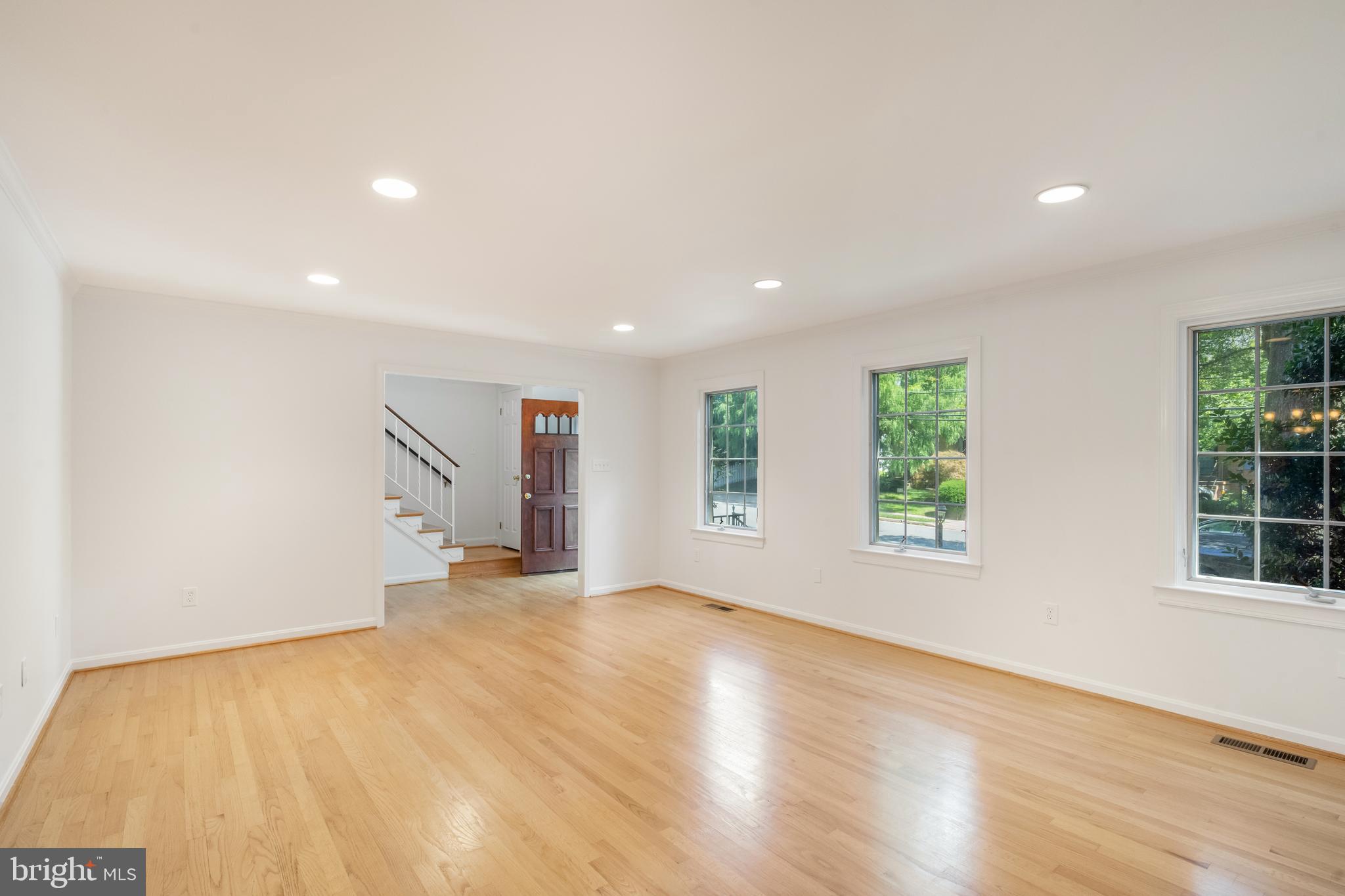 KINGS MANOR - Residential Lease