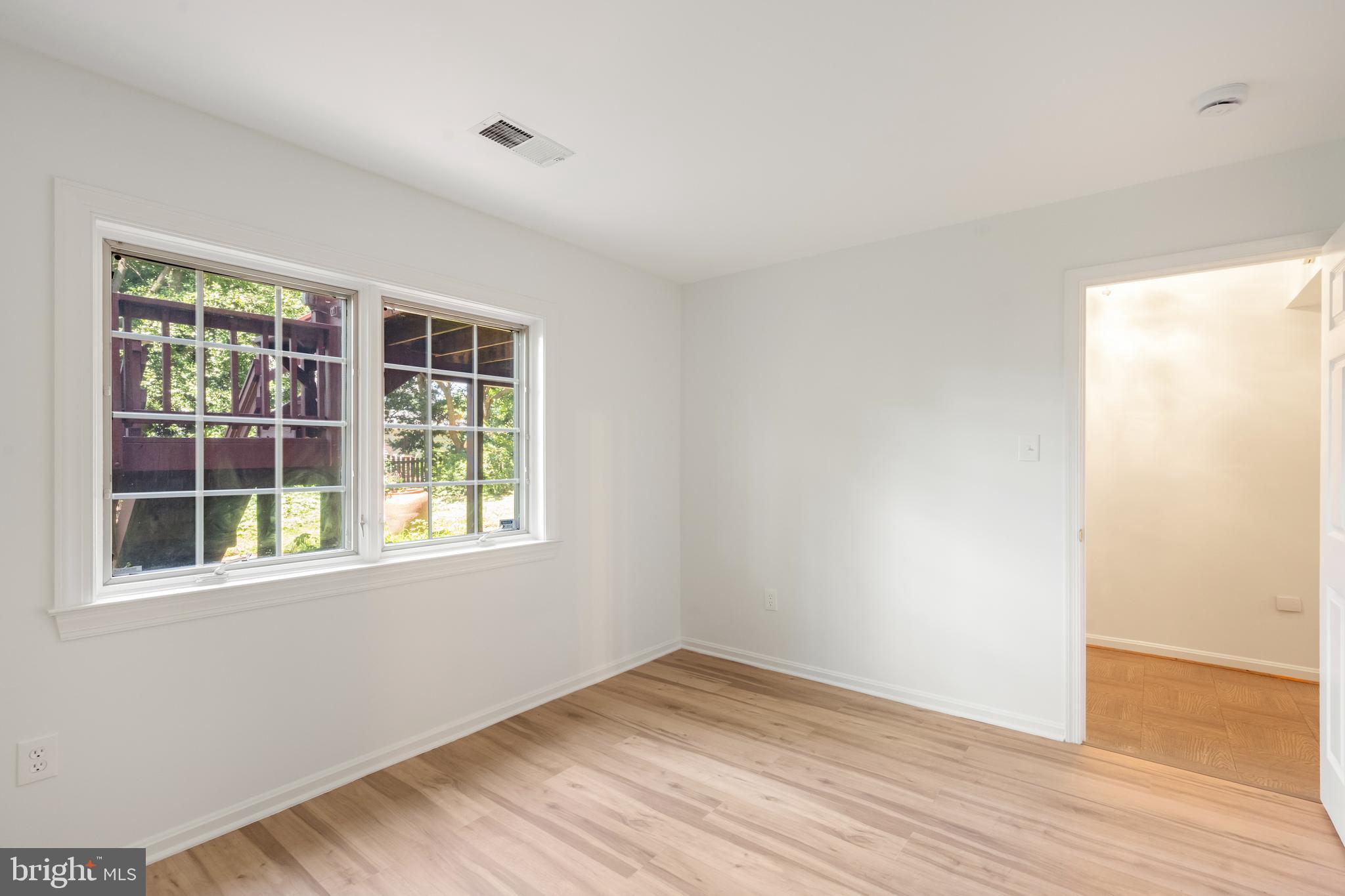 KINGS MANOR - Residential Lease