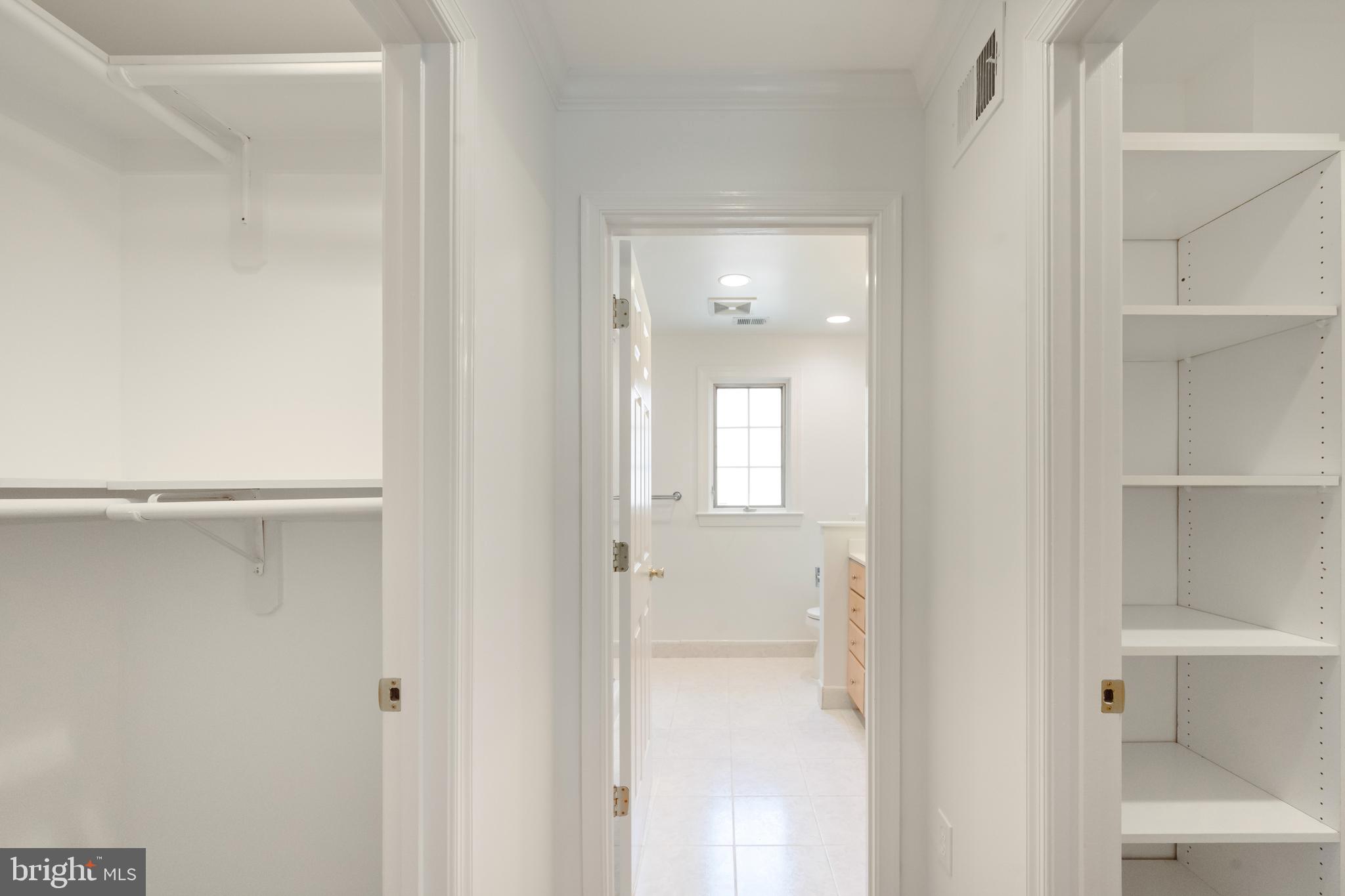 KINGS MANOR - Residential Lease