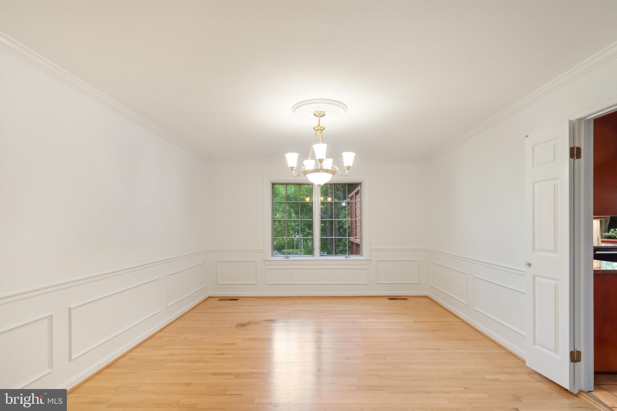 KINGS MANOR - Residential Lease