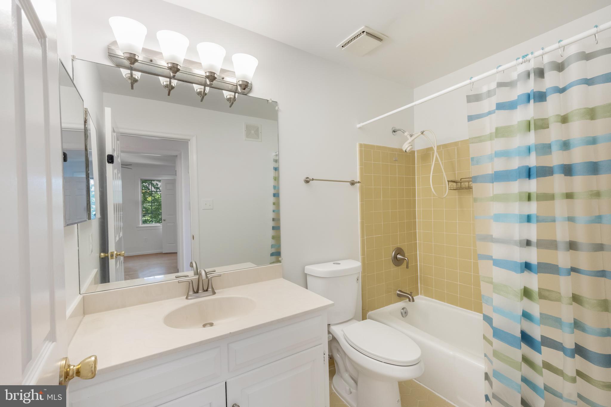 KINGS MANOR - Residential Lease