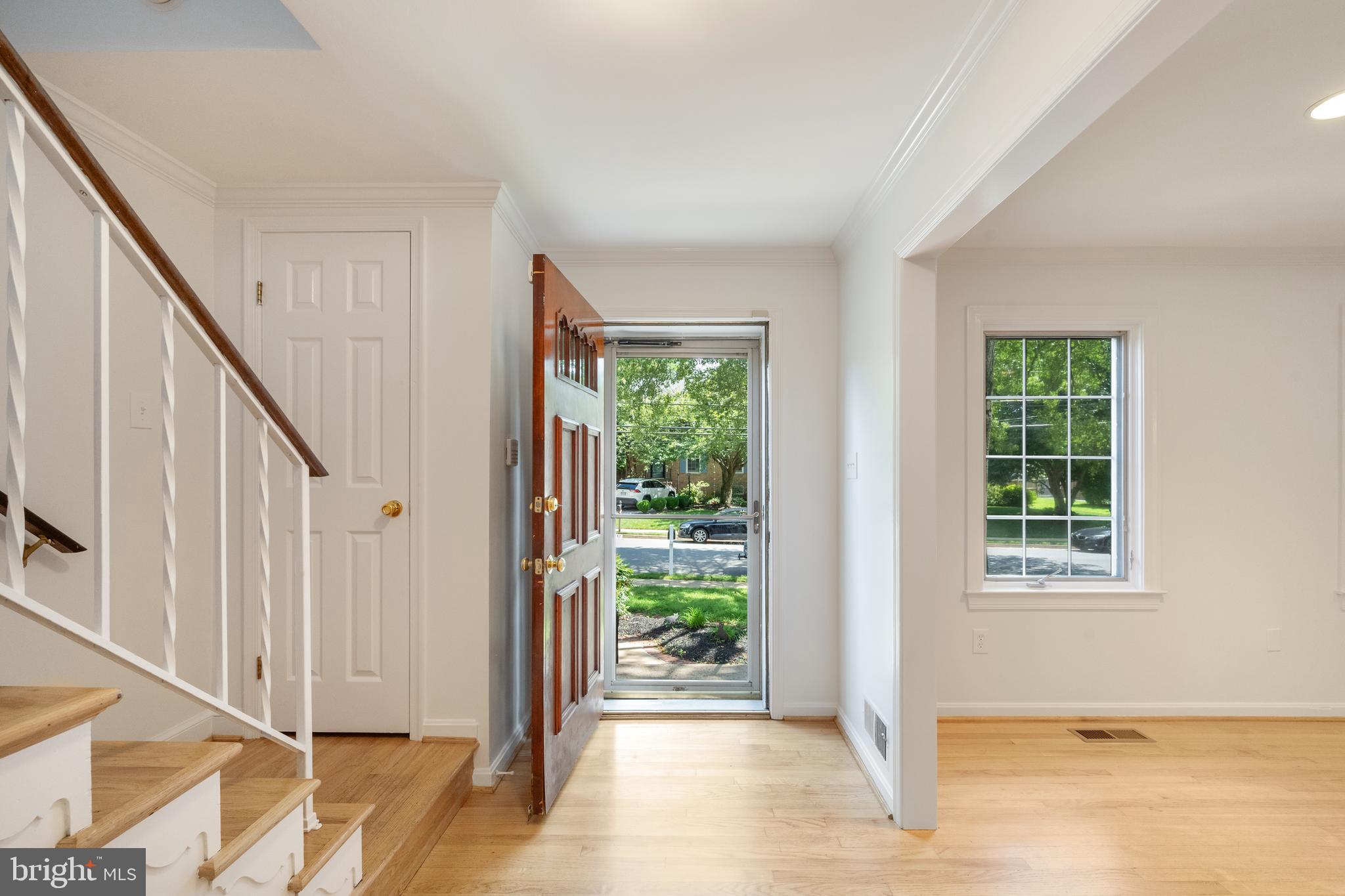 KINGS MANOR - Residential Lease