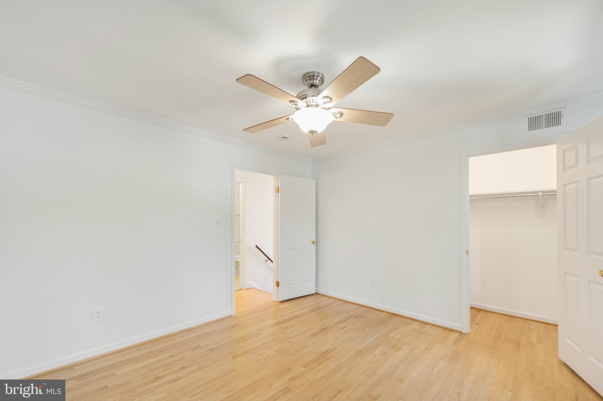 KINGS MANOR - Residential Lease