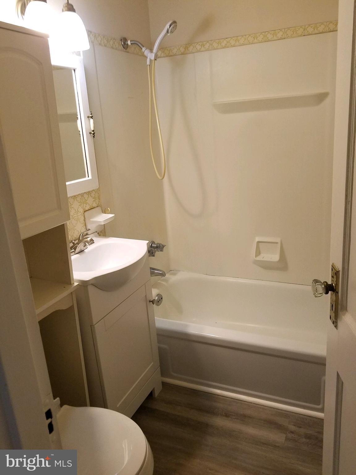 SIGEL BRN P/O GLYMONT SU - Residential Lease