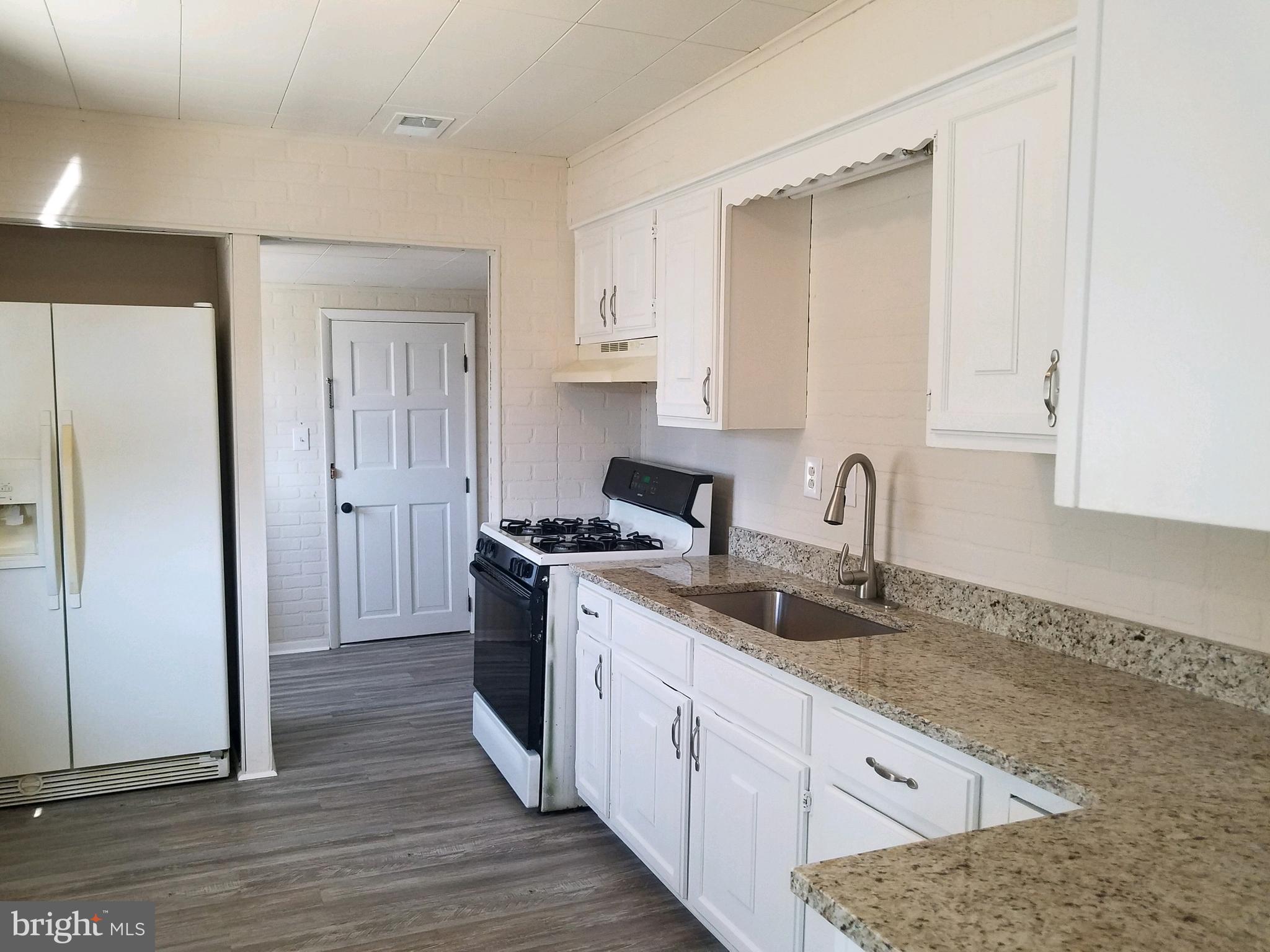 SIGEL BRN P/O GLYMONT SU - Residential Lease