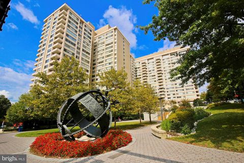 Photo of 4515 Willard Avenue #1506S, Chevy Chase, MD 20815 (MLS # MDMC2126506)