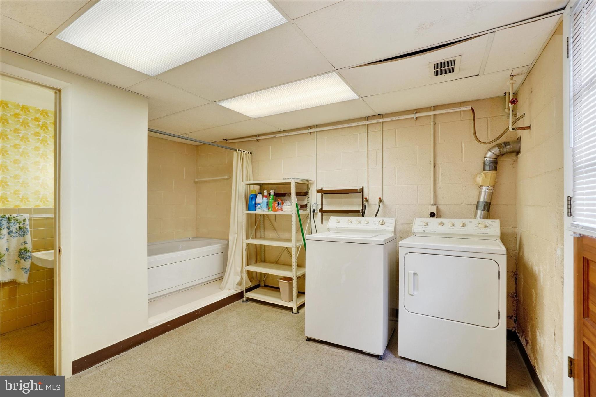 MEADOWBROOK - Residential