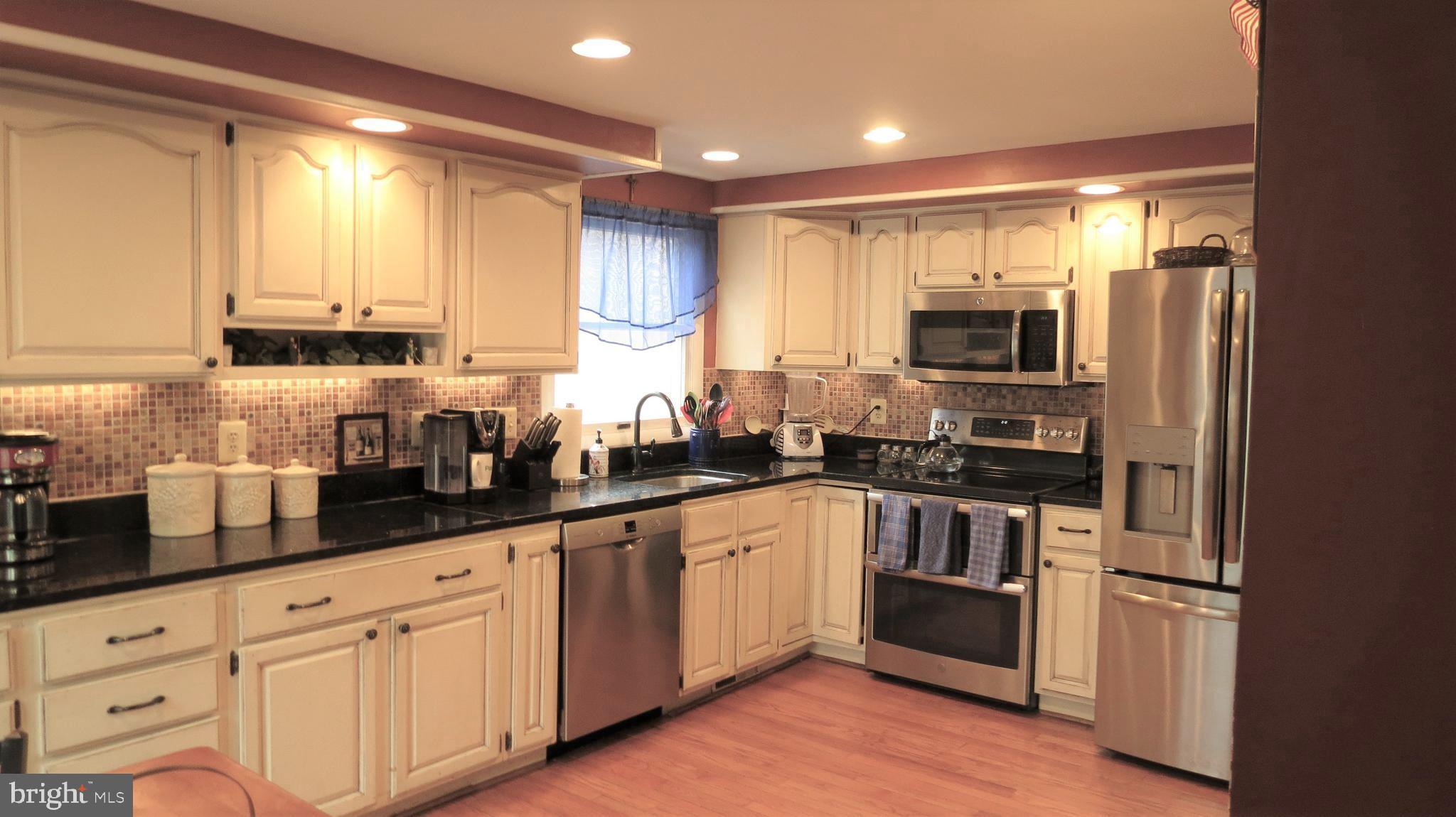 FOX MILL ESTATES - Residential