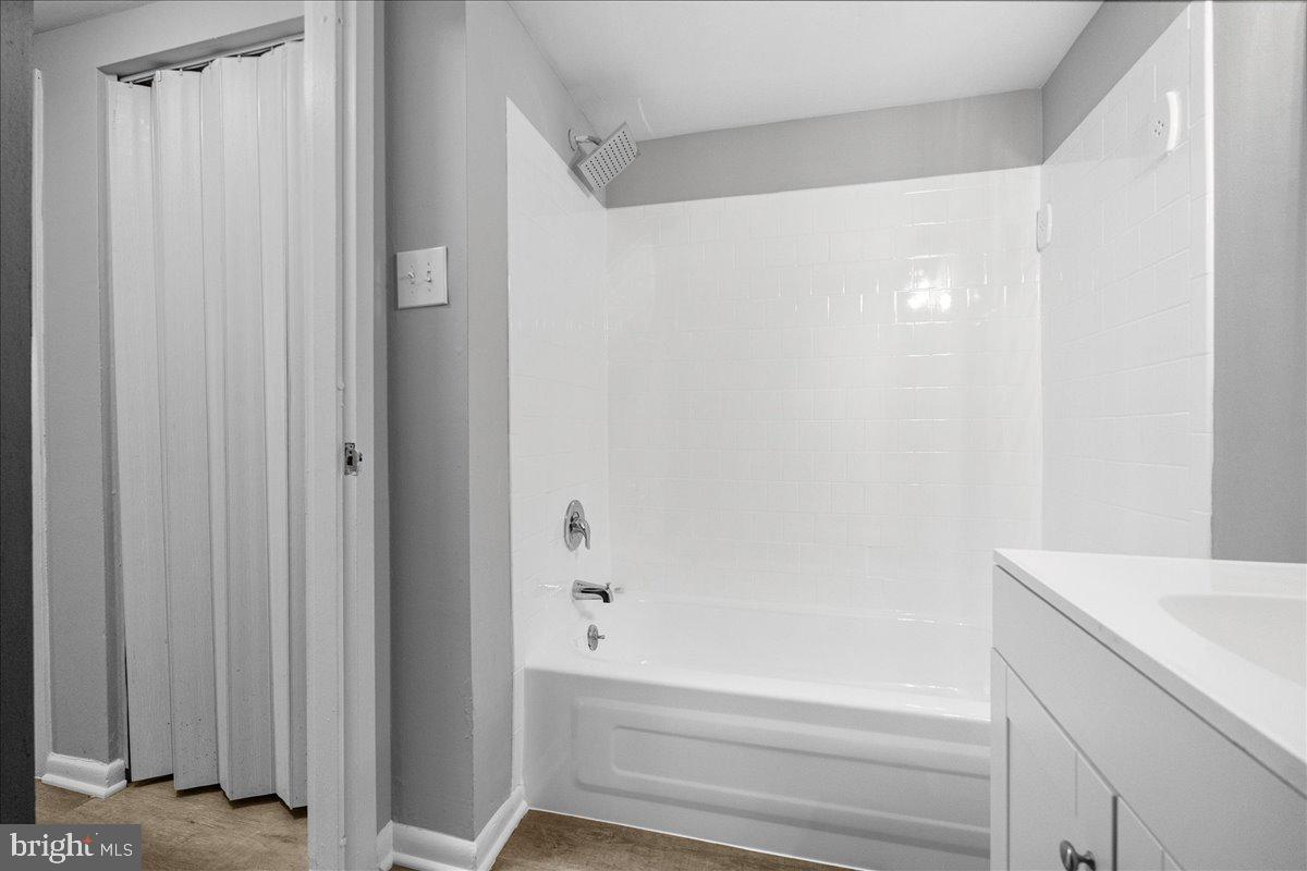 TREETOP CONDO - Residential