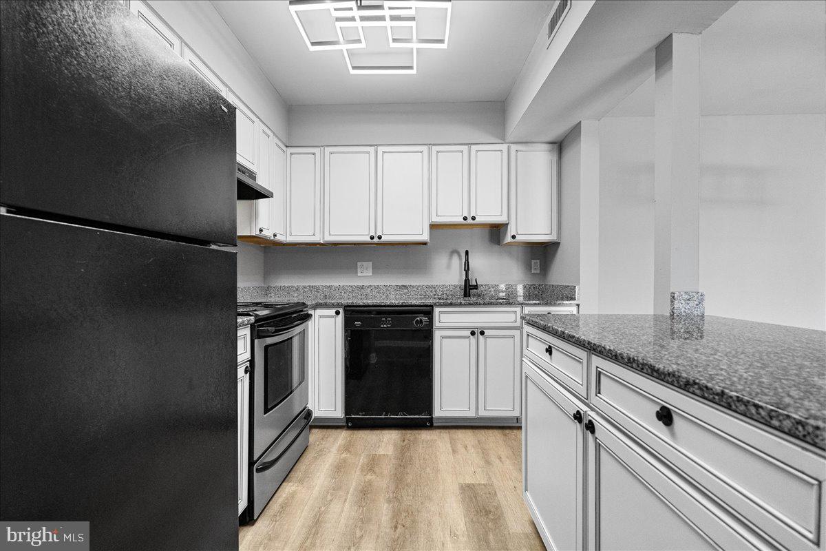 TREETOP CONDO - Residential