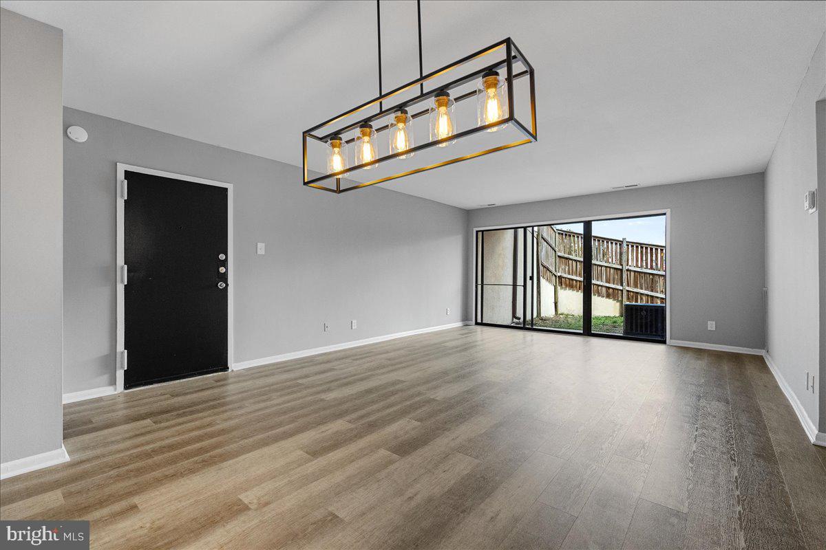 TREETOP CONDO - Residential