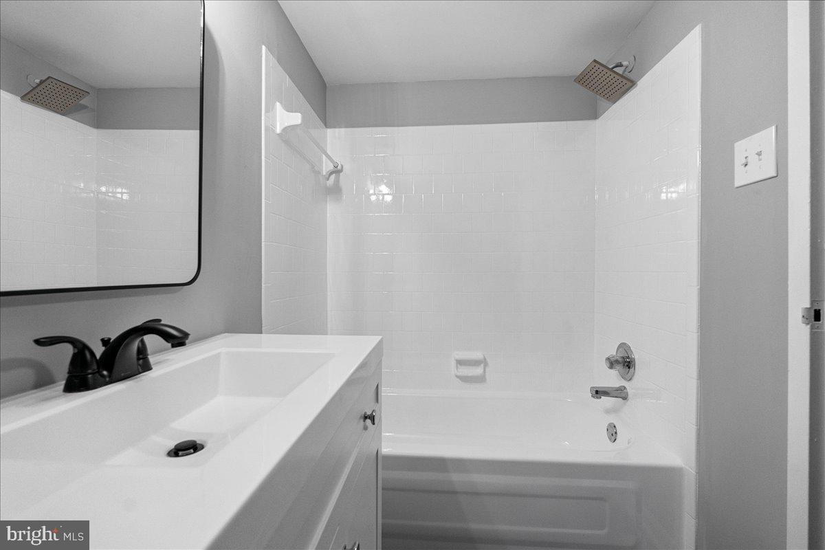 TREETOP CONDO - Residential