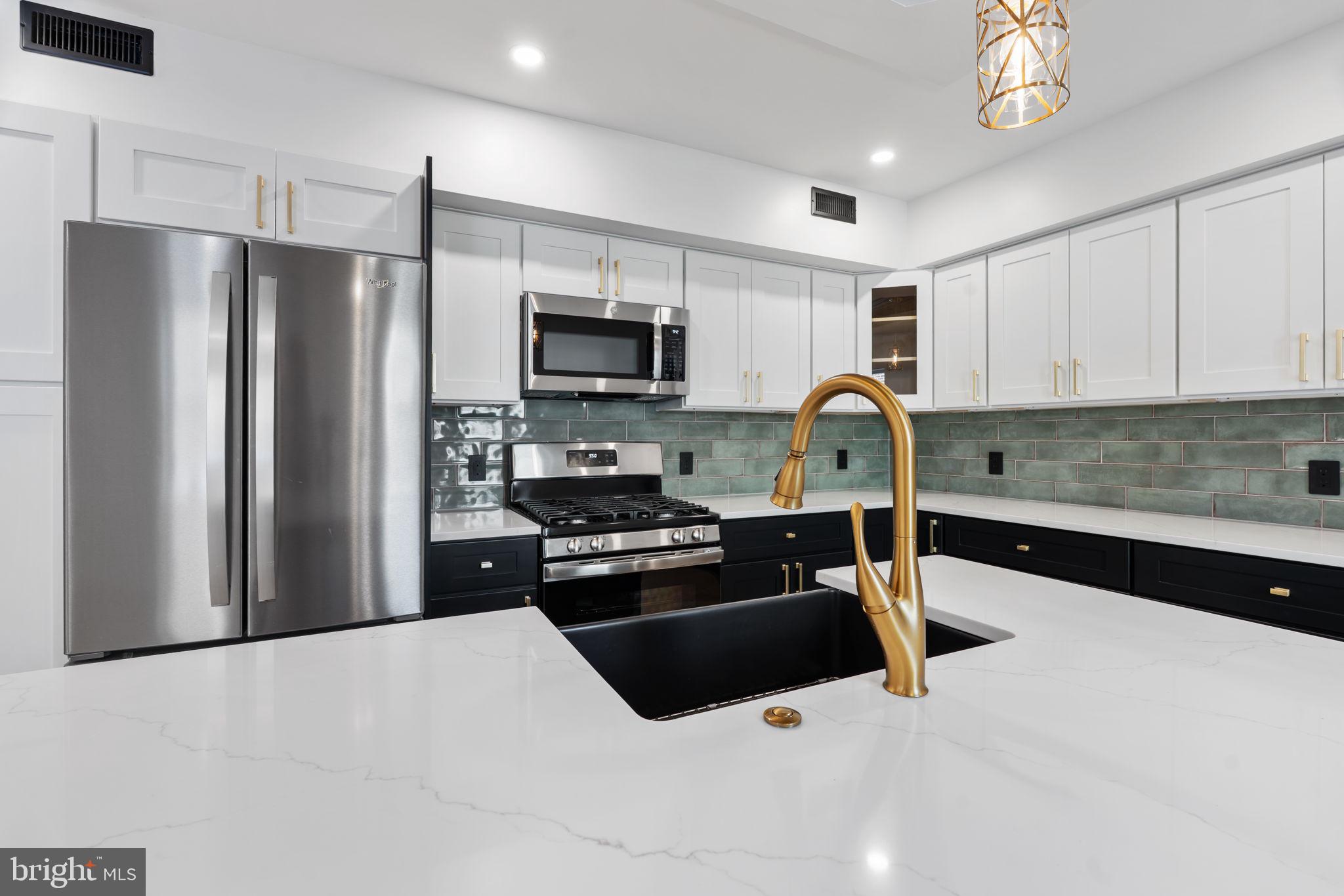 PORT RICHMOND - Residential