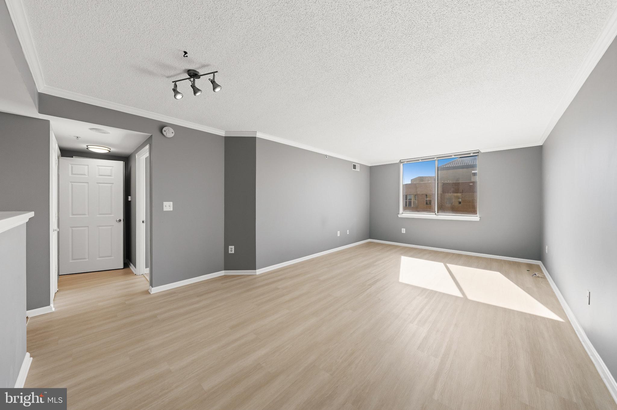 3835 9TH STREET N 1002W