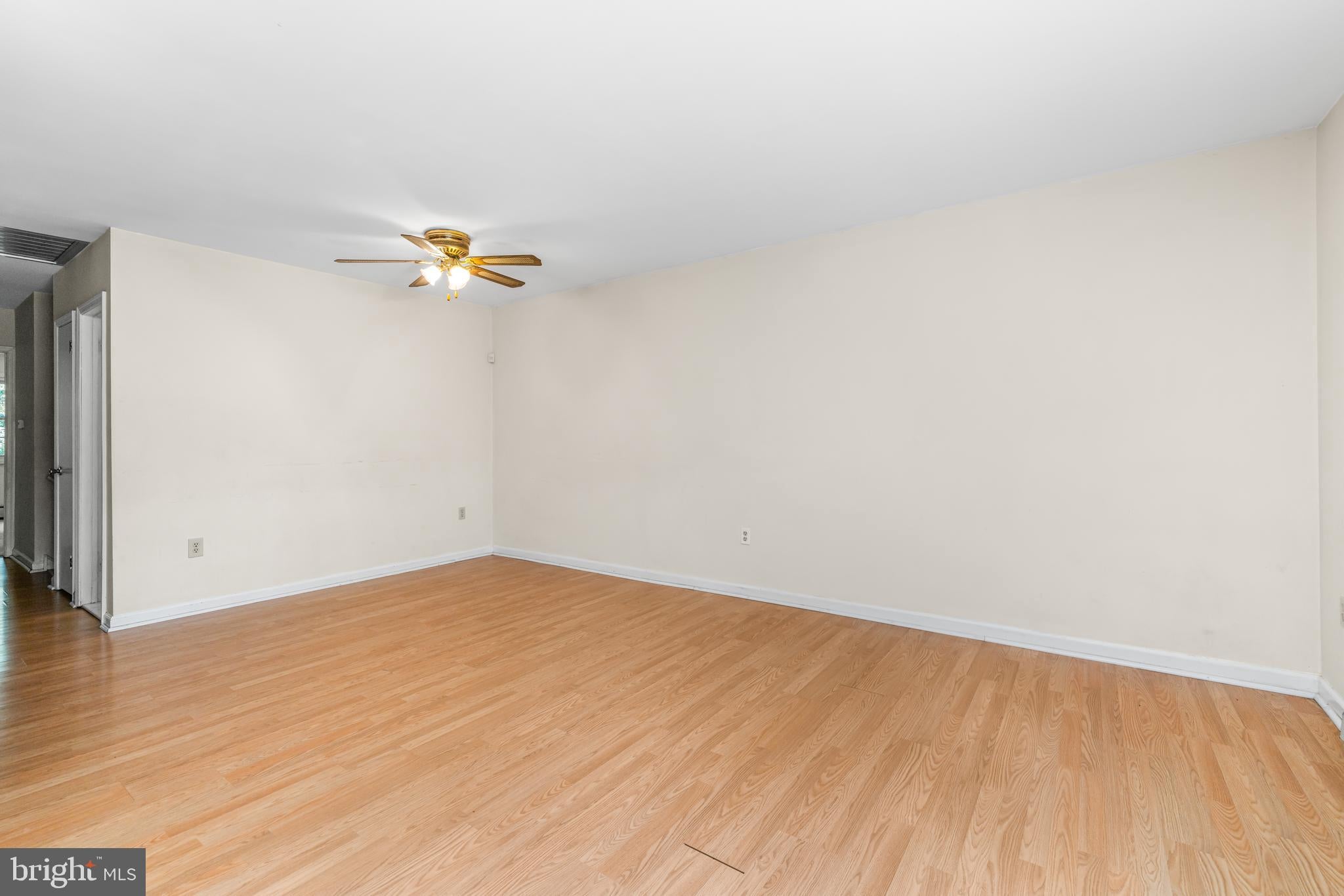 2073-2061 SCHOOL ROAD