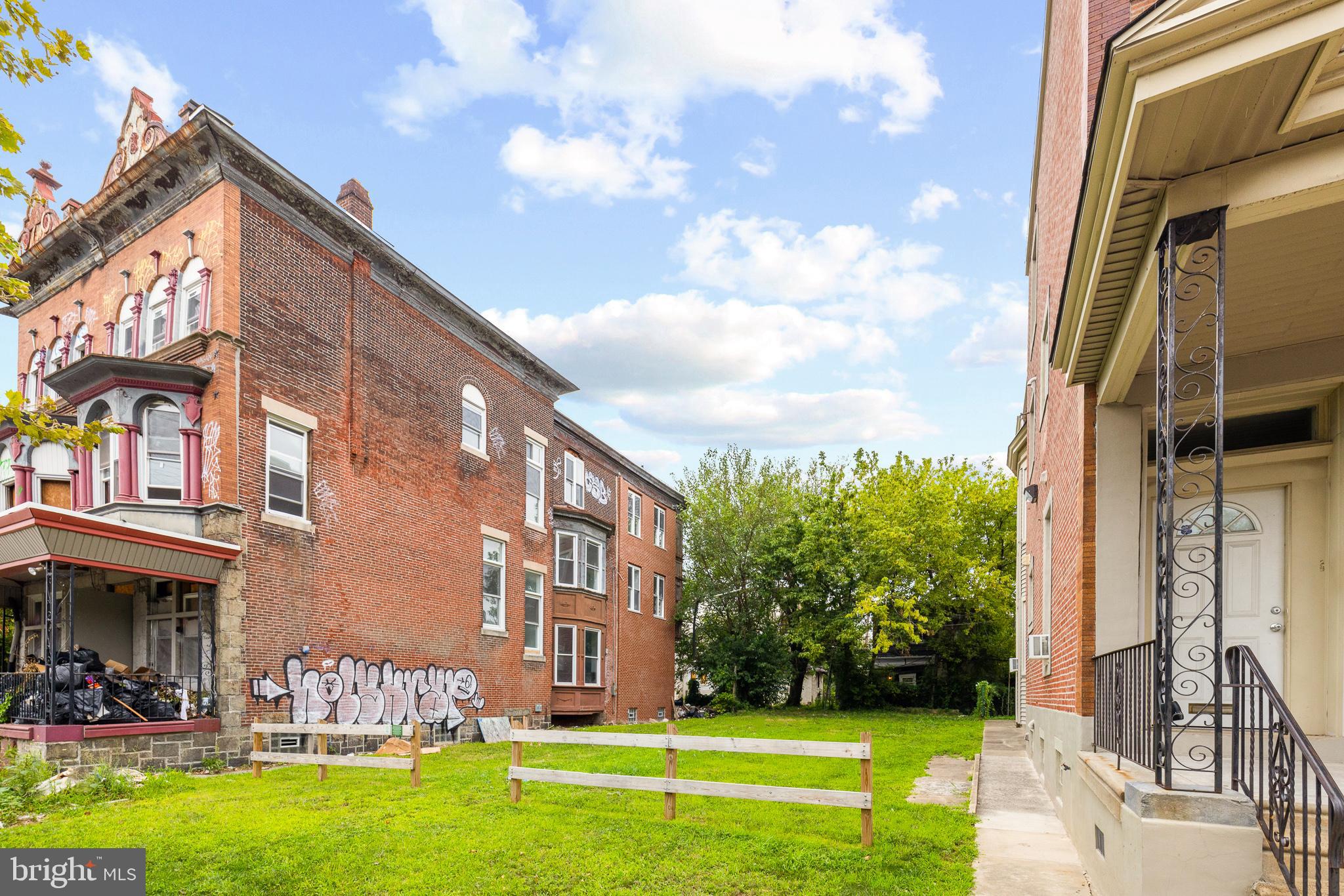 PHILADELPHIA (NORTH) - Land