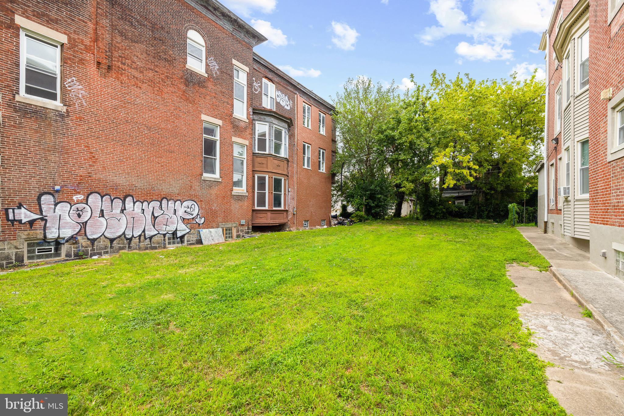 PHILADELPHIA (NORTH) - Land