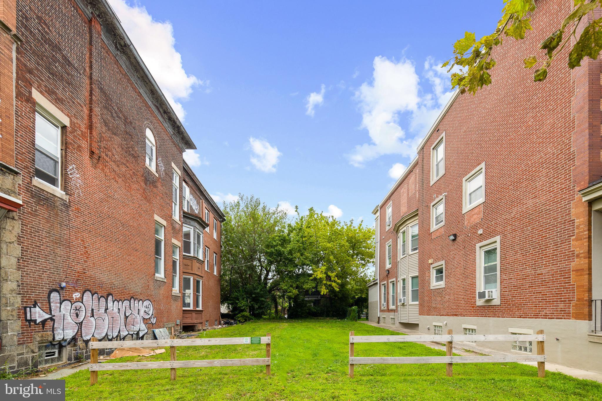 PHILADELPHIA (NORTH) - Land