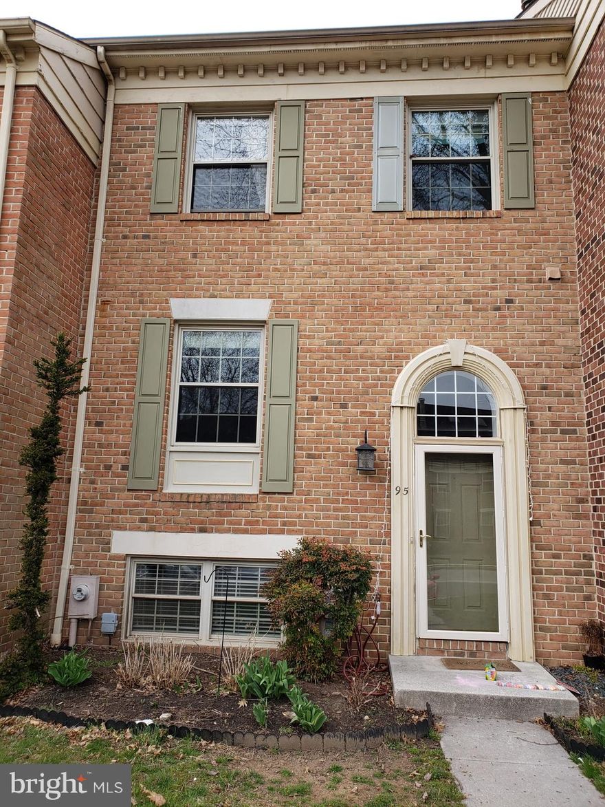 Amazing 4 Bedroom Townhouse  for Rent in Loveton Farms. Excellent Location! Upgraded kitchen w/ SS appliances,  Lovely Eat-In kitchen with  granite Countertop, Separate Laundry room w/ washer/dryer. Fully finished lower level w/ full bath. HOA fee included in rent, includes, Parking Fee, Snow Removal, Trash Removal.