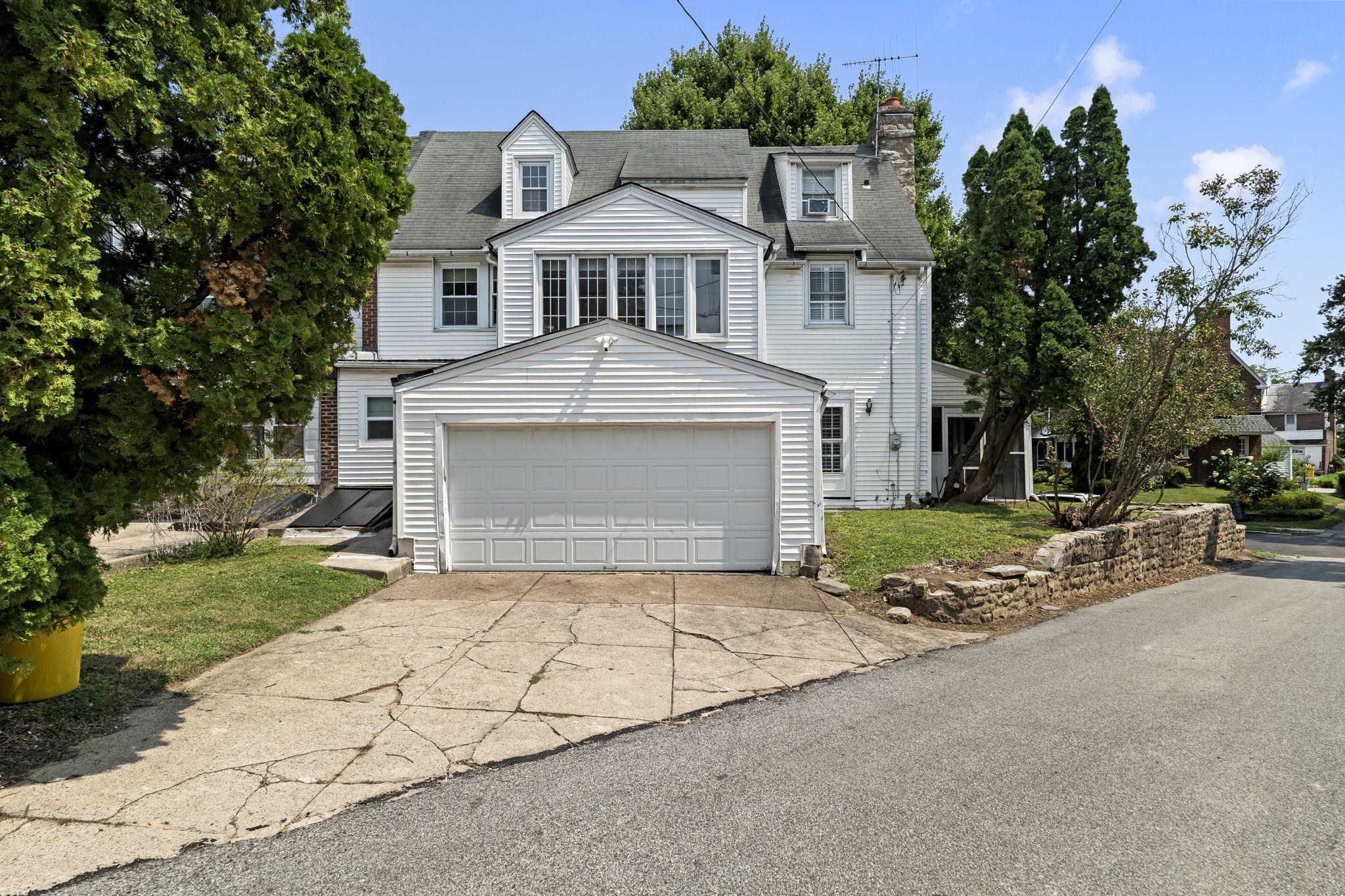 1401 SURREY LANE