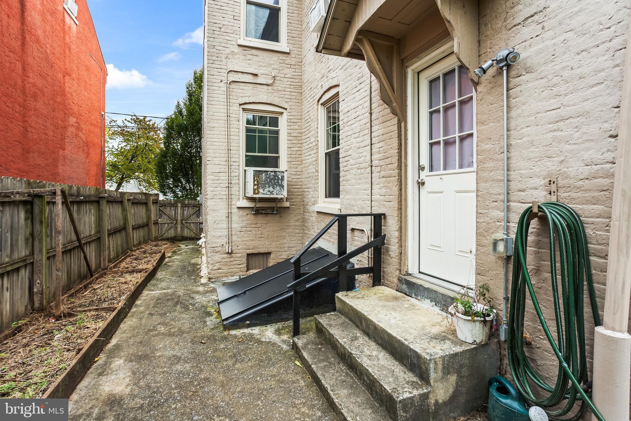 LANCASTER EAST END - Residential