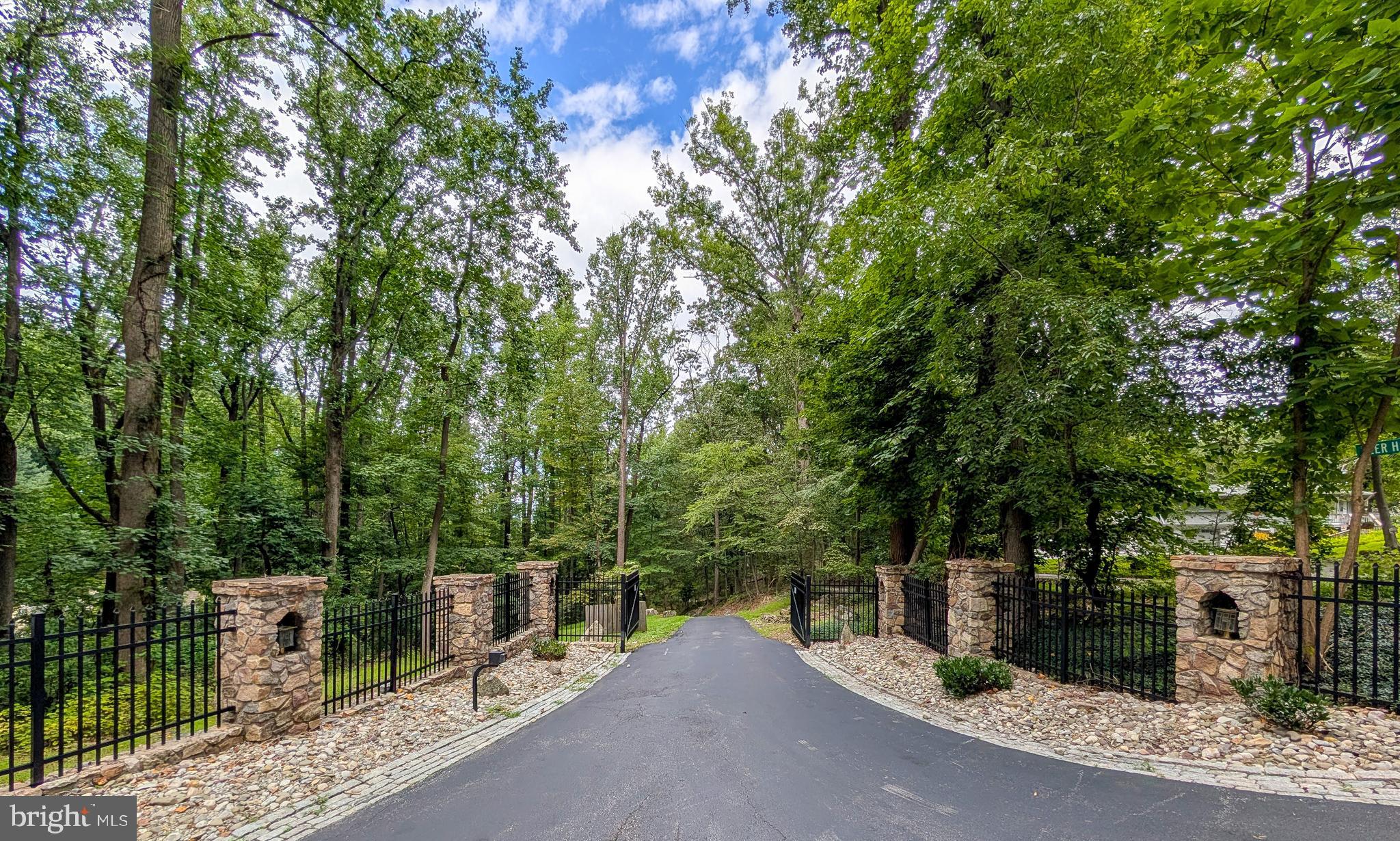 116 OAKWOOD LANE