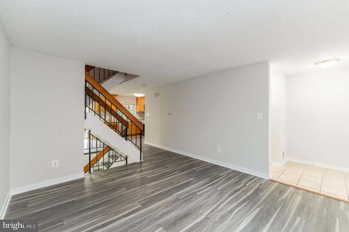 2442 SOUTHGATE SQUARE