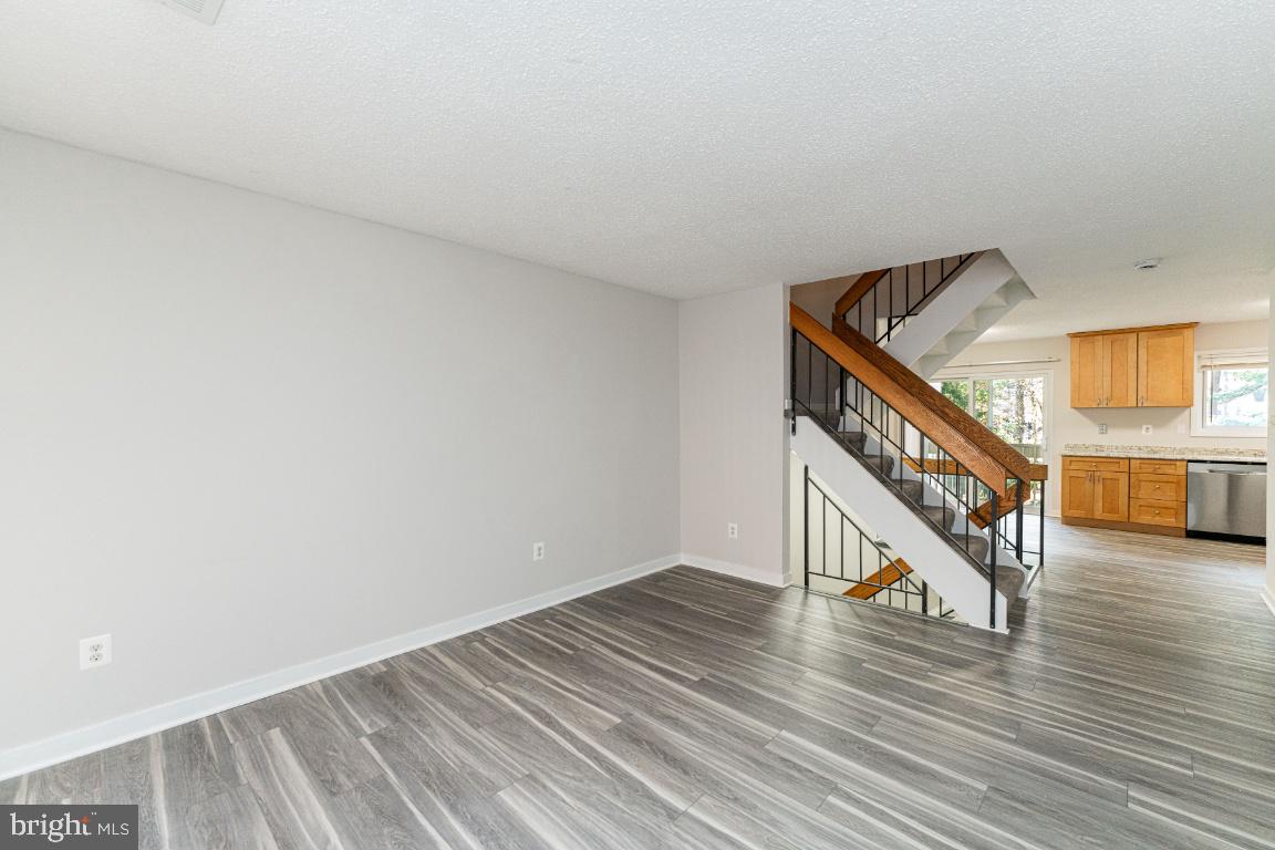 2442 SOUTHGATE SQUARE