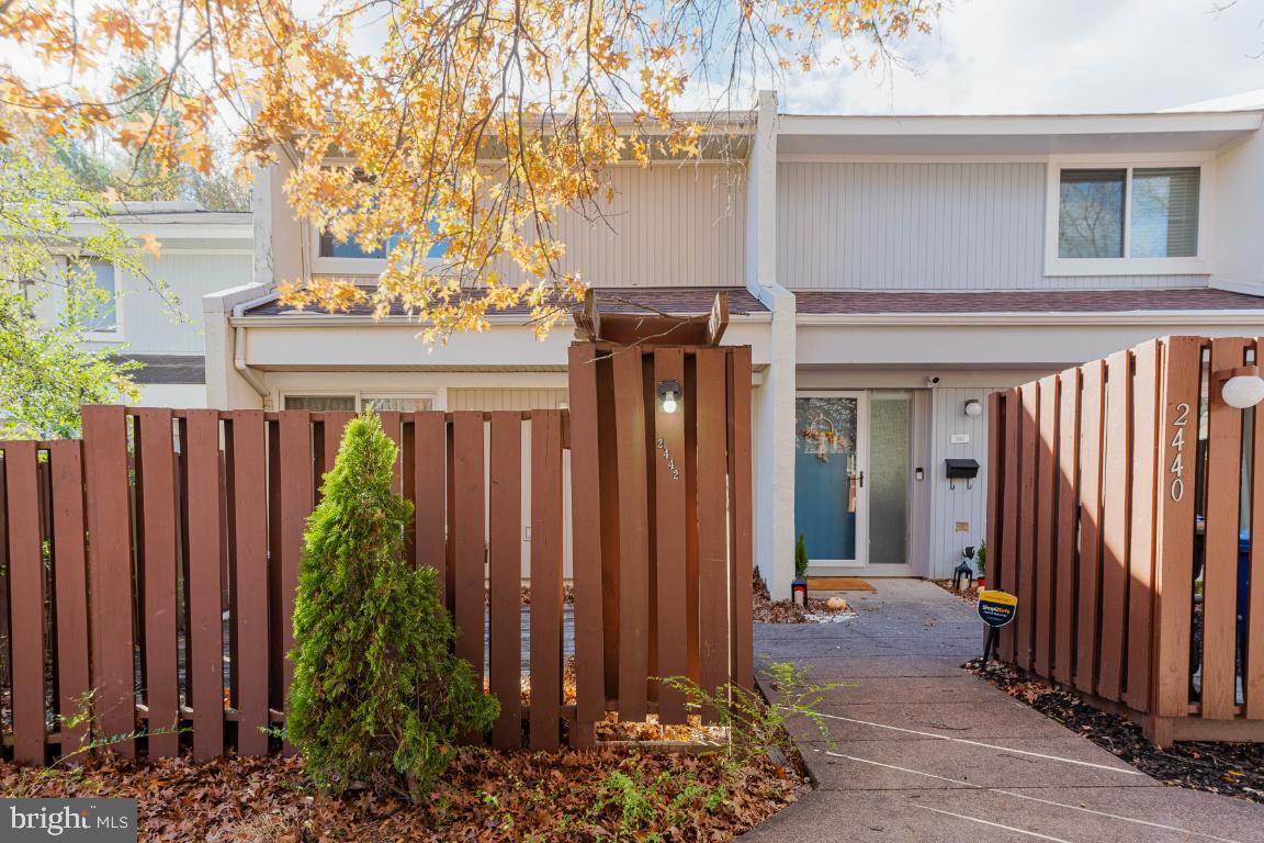 2442 SOUTHGATE SQUARE