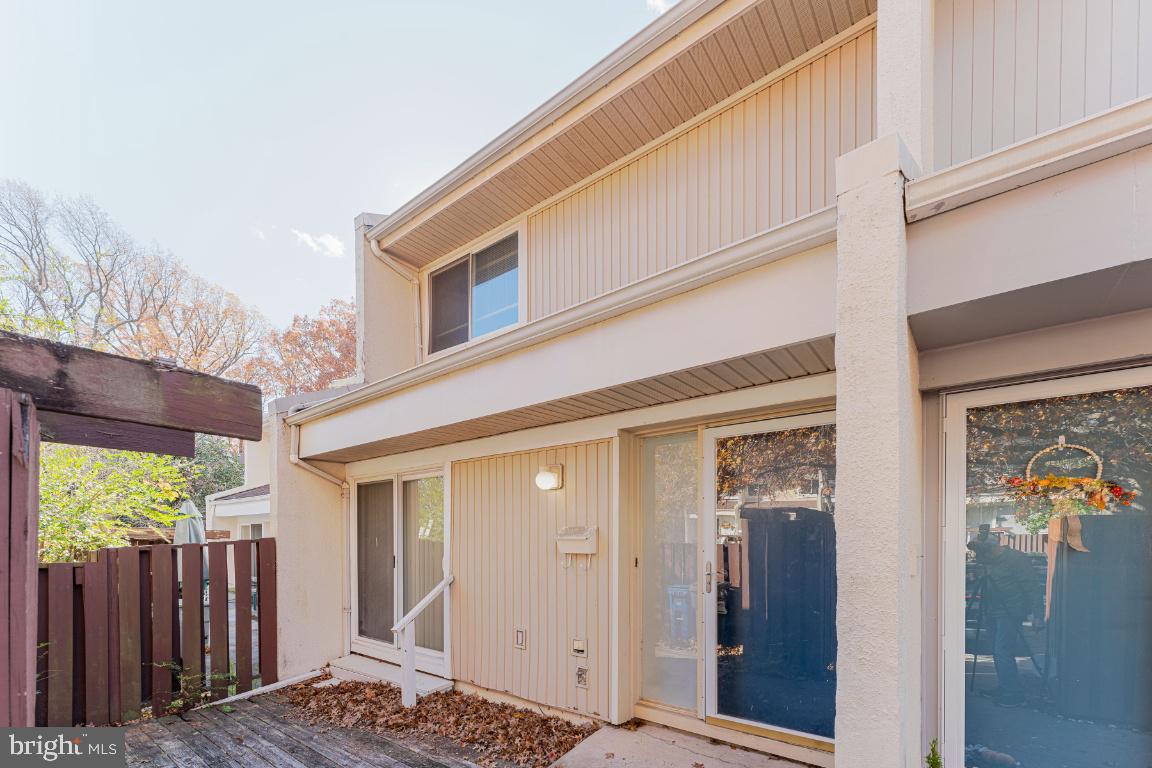 2442 SOUTHGATE SQUARE