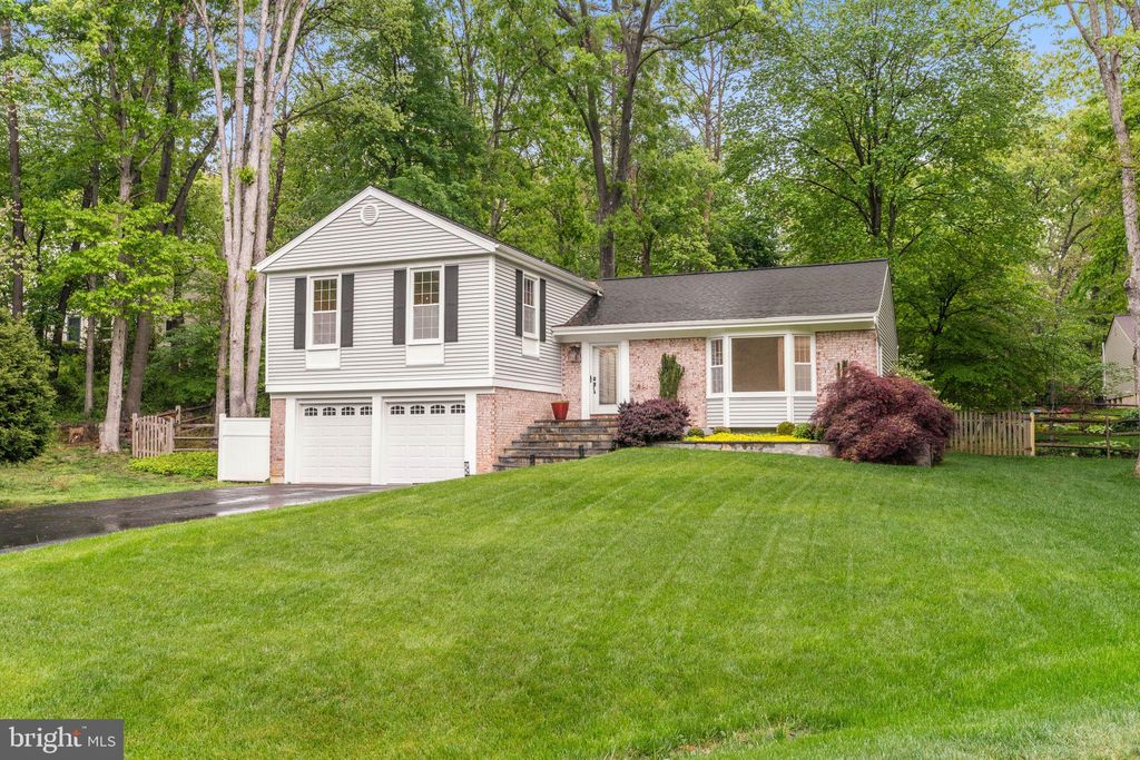 Photo of 1901 Buckthorn Lane, RESTON, VA 20191 (MLS # VAFX2309728)
