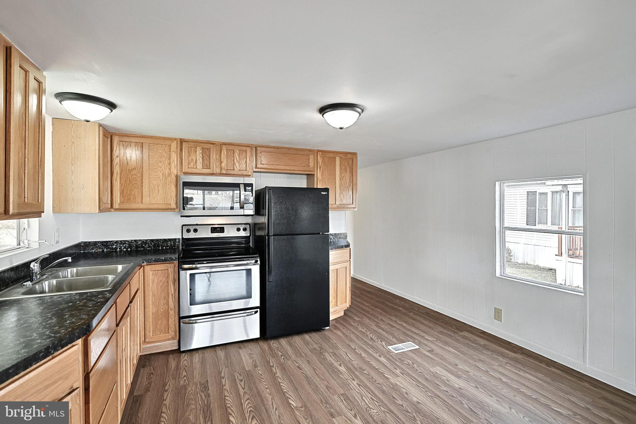 LINCOLN ESTATES - Residential