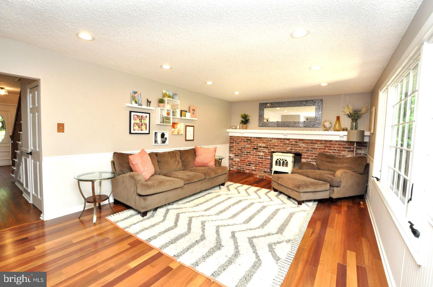 7 SCARLET OAK MEWS