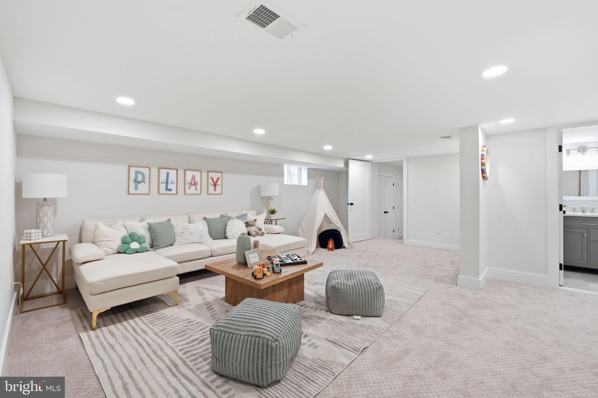 CLARENDON - Residential