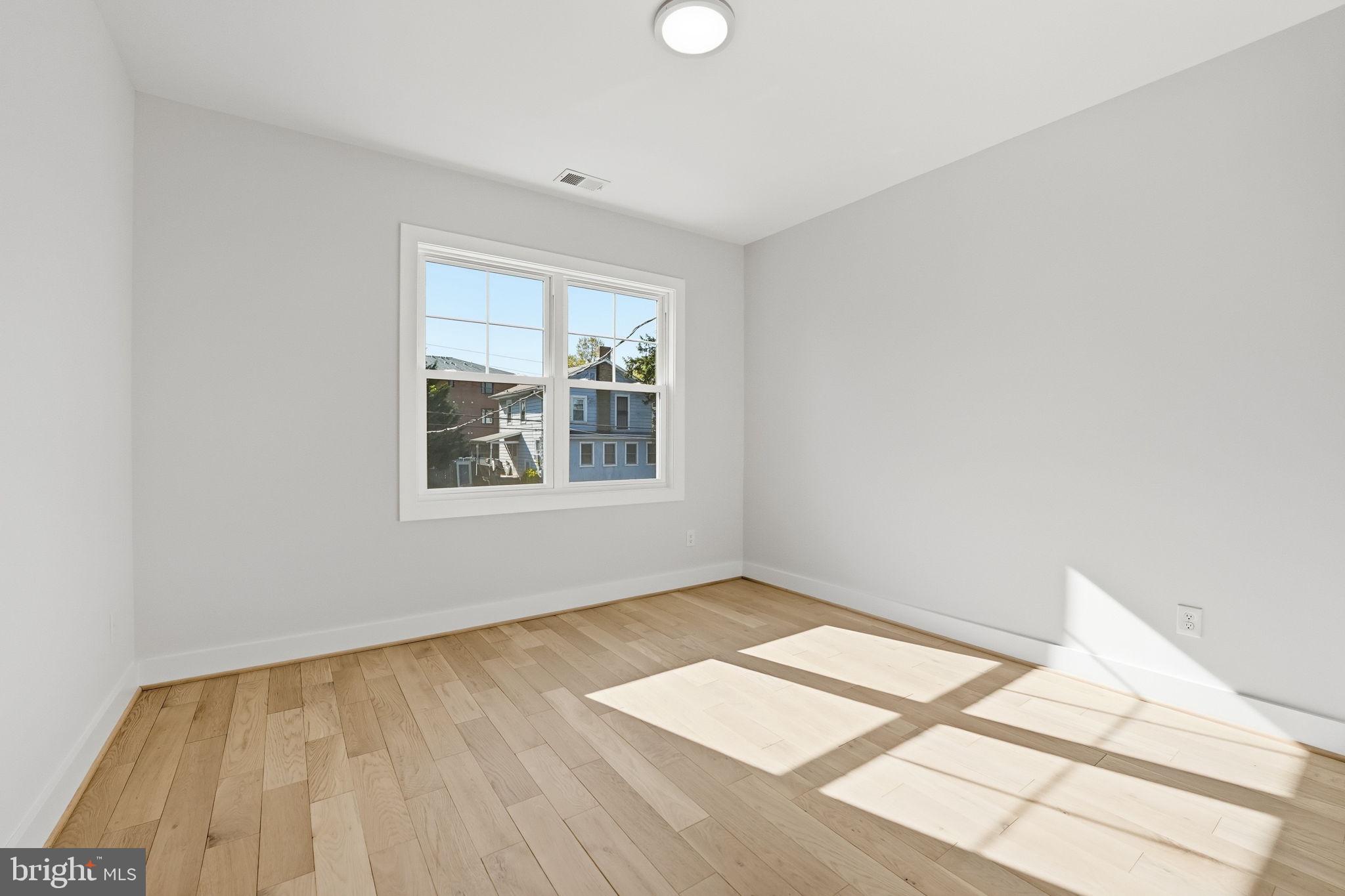 CLARENDON - Residential