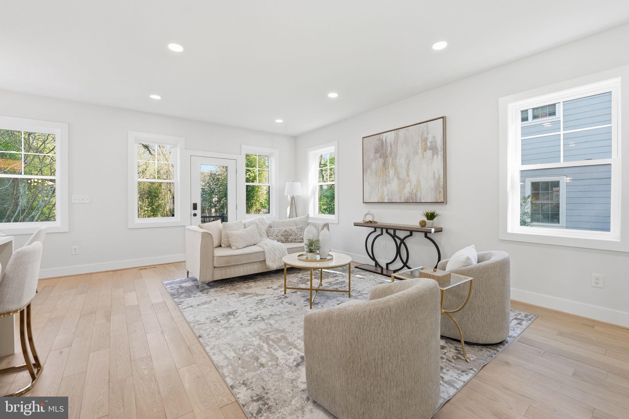 CLARENDON - Residential