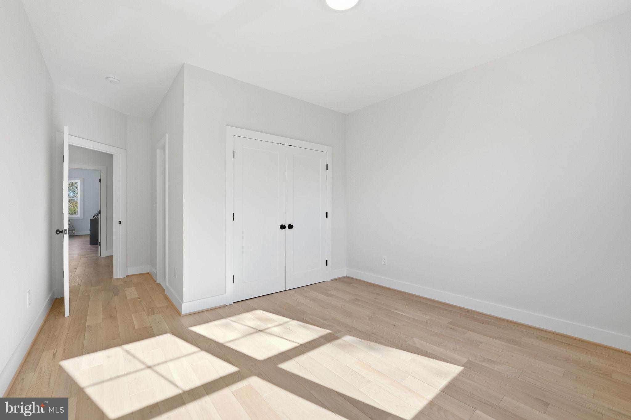 CLARENDON - Residential