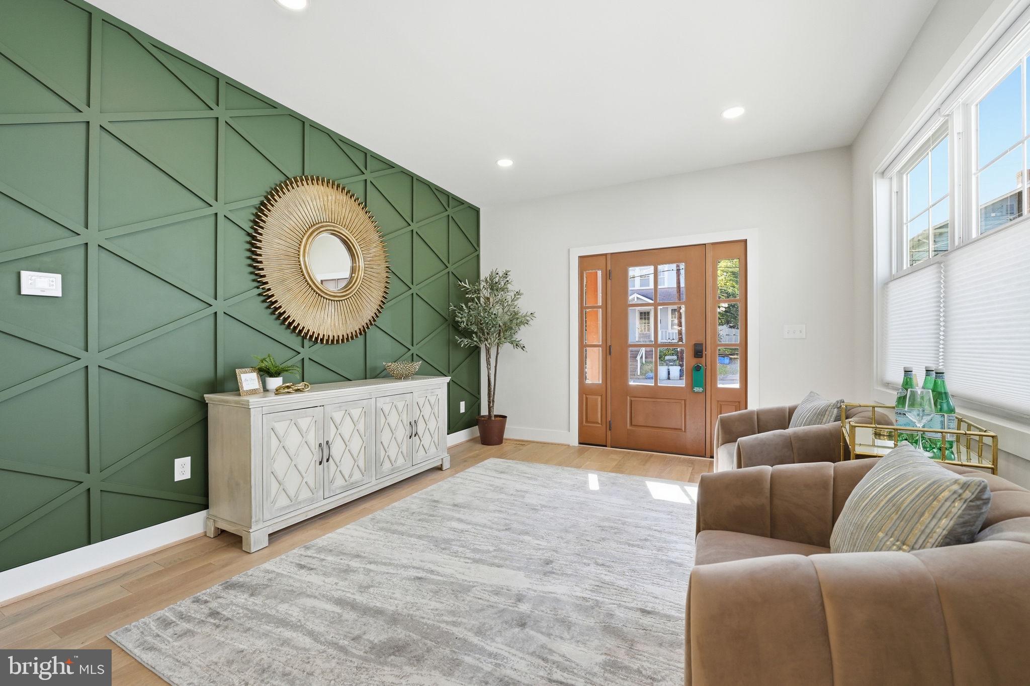 CLARENDON - Residential