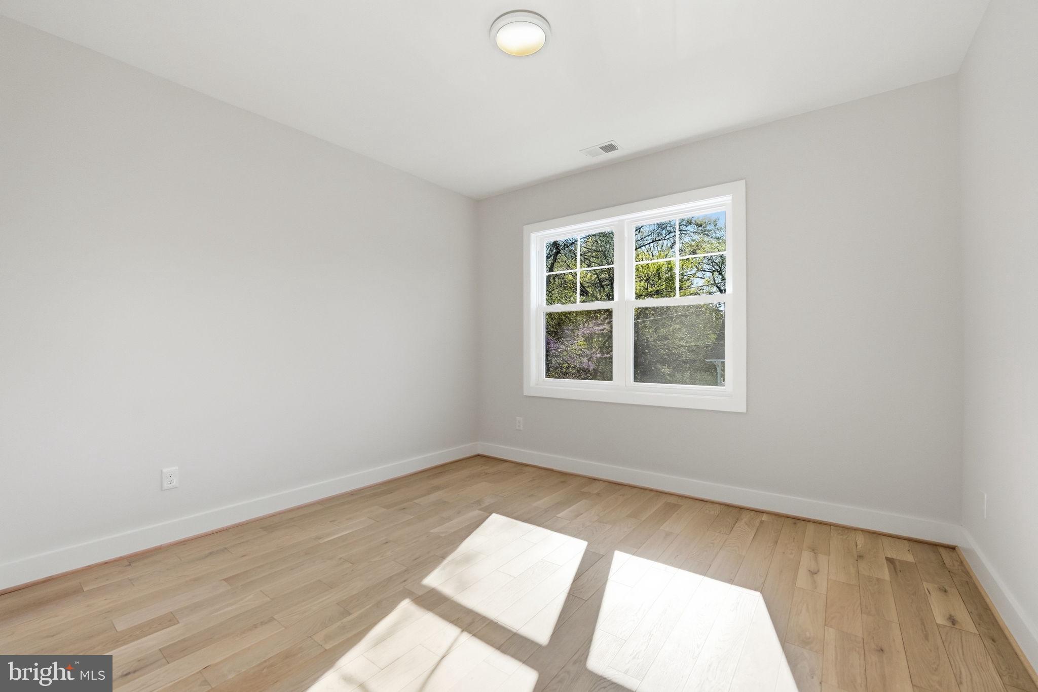 CLARENDON - Residential