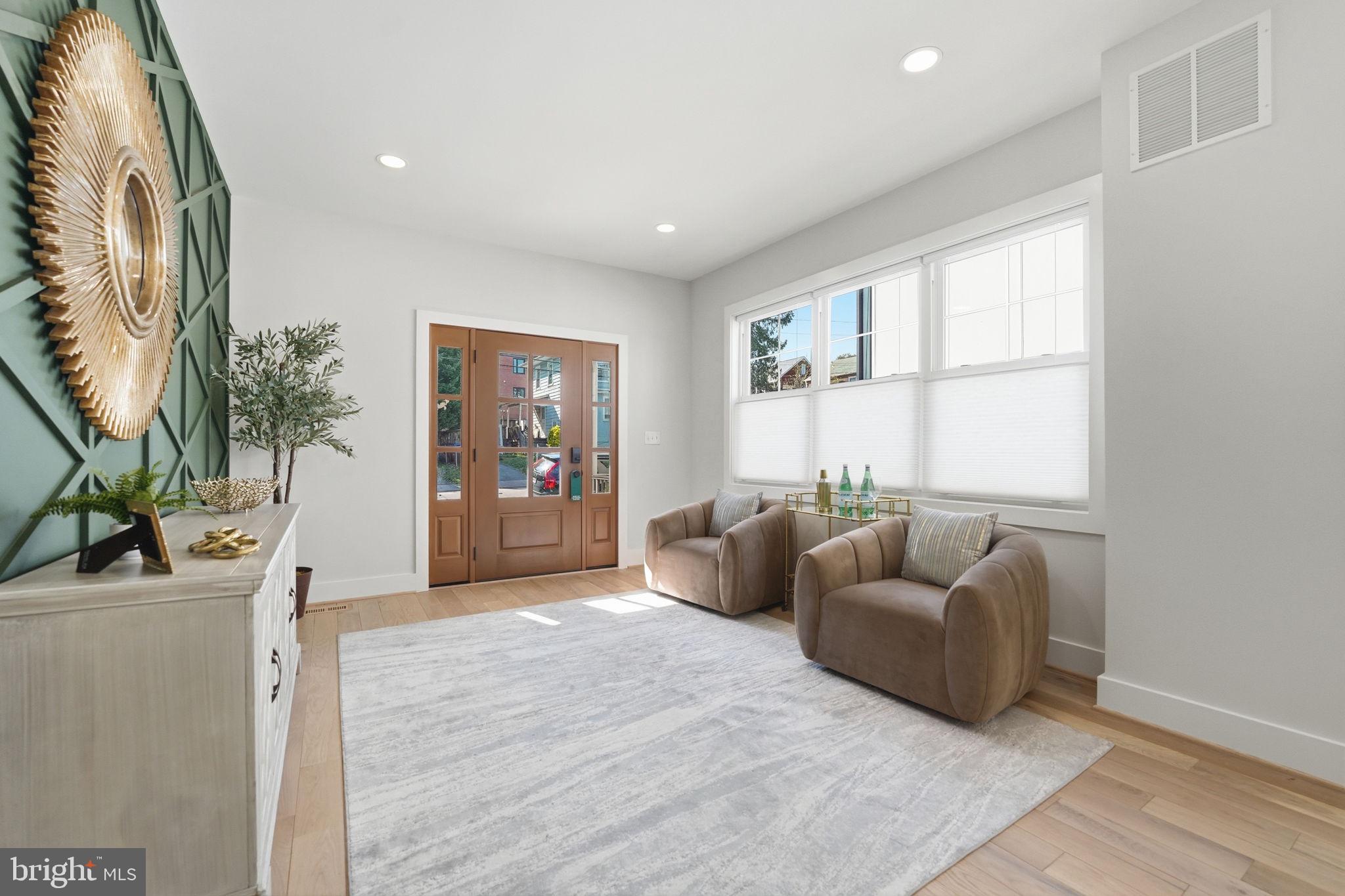 CLARENDON - Residential