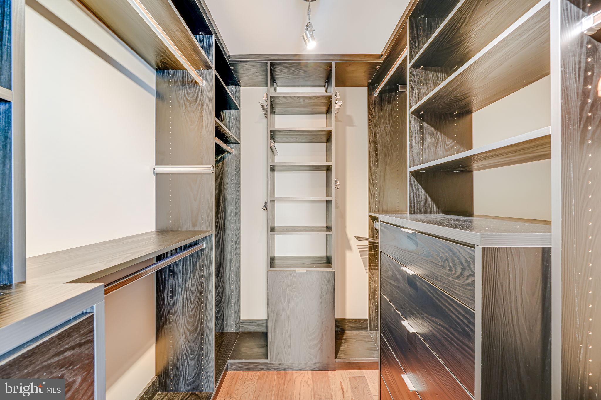 THE WATERVIEW - Residential